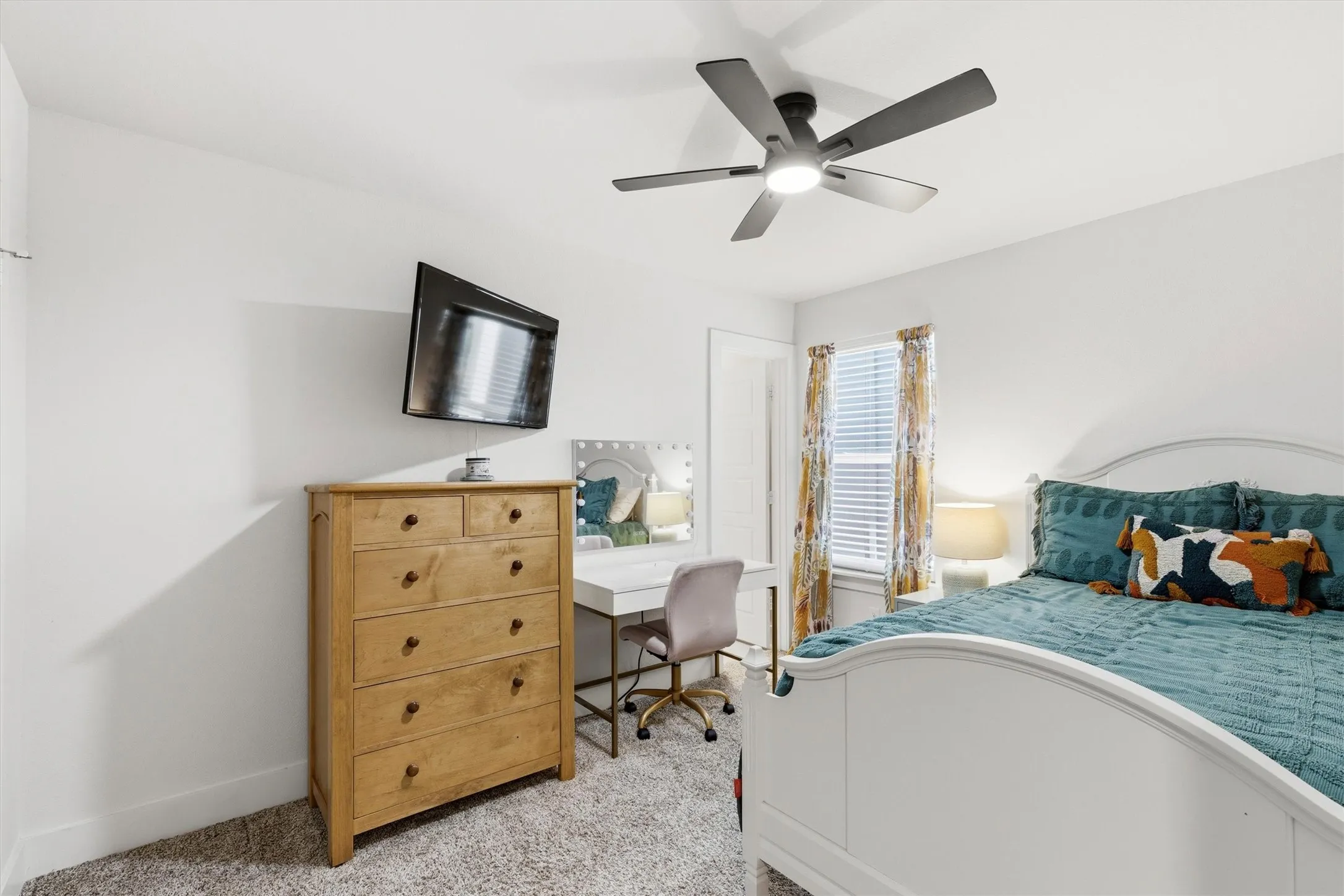 Townhouse For Rent in Tarrant County , 7688 Resting Mews, North Richland Hills, Texas 76182, 3 Bedroom, 3 Bathroom, 2 Garage spaces, 1,497 Sqft, built in 2020, mls#21307612, Real Estate Agent in North Richland Hills, Homes For Rent in Tarrant county, Homes For Rent in North Richland Hills, Realtor in North Richland Hills Texas, Real Estate Brokerage Independent Realty Texas, Luminita Cordes Realtor