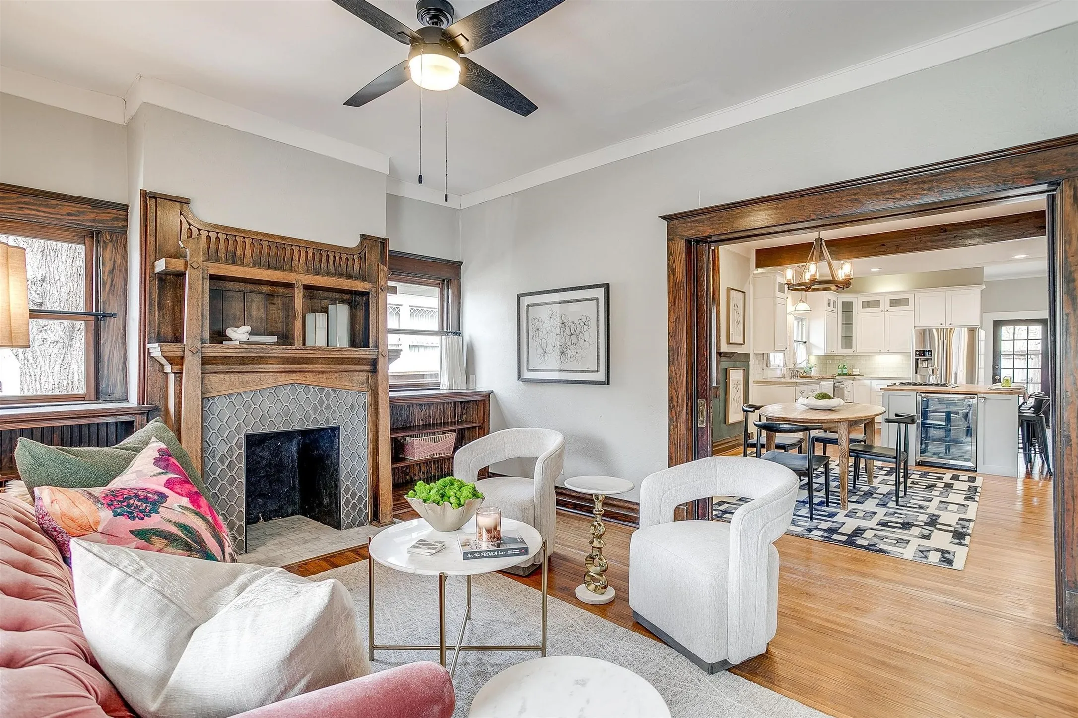 Single Family Residence For Rent in Tarrant County , 1405 S Henderson Street, Fort Worth, Texas 76104, 4 Bedroom, 2 Bathroom, 1 Garage spaces, 1,998 Sqft, built in 1922, mls#21307822, Real Estate Agent in Fort Worth, Homes For Rent in Tarrant county, Homes For Rent in Fort Worth, Realtor in Fort Worth Texas, Real Estate Brokerage Independent Realty Texas, Luminita Cordes Realtor