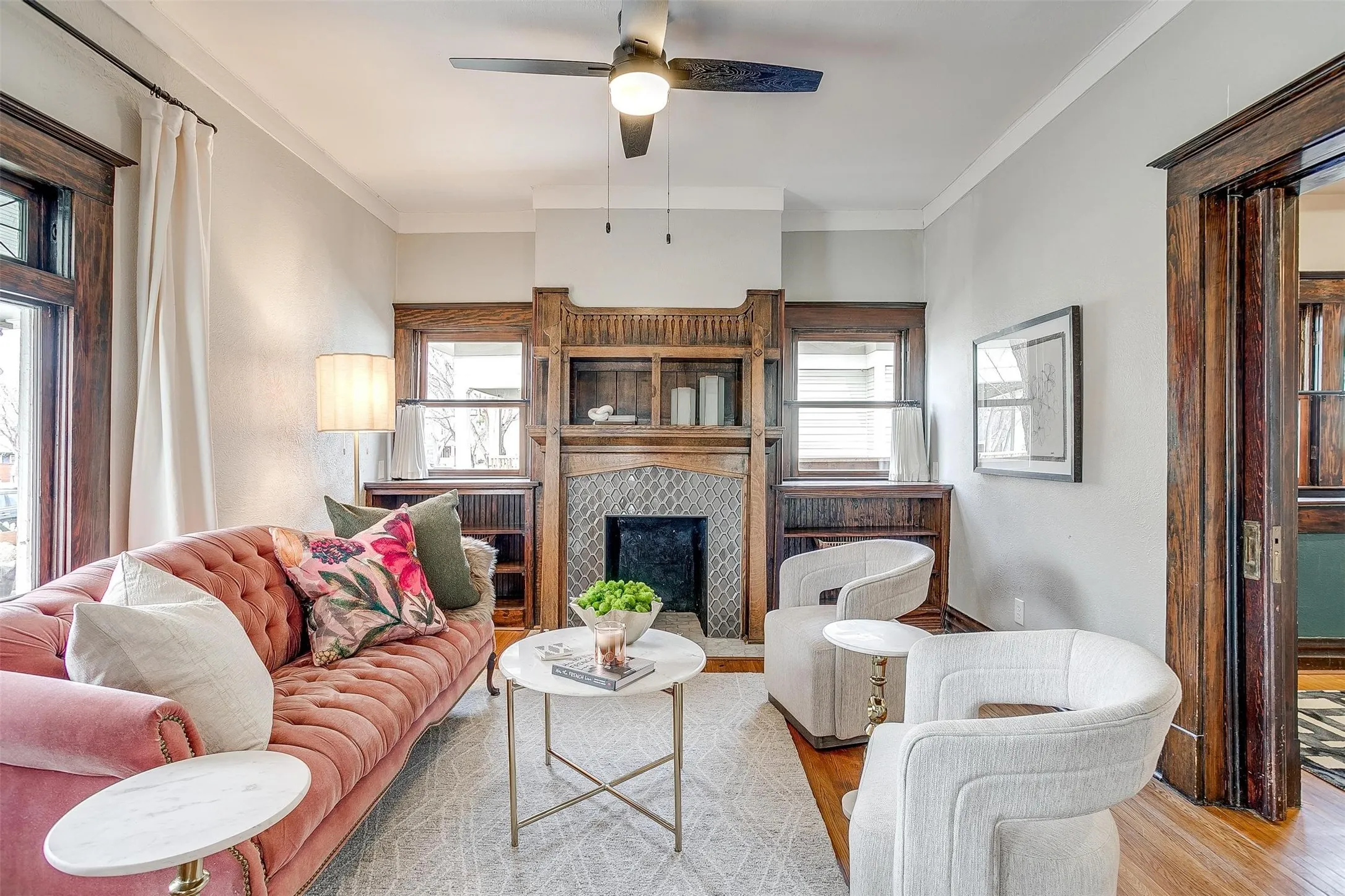 Single Family Residence For Rent in Tarrant County , 1405 S Henderson Street, Fort Worth, Texas 76104, 4 Bedroom, 2 Bathroom, 1 Garage spaces, 1,998 Sqft, built in 1922, mls#21307822, Real Estate Agent in Fort Worth, Homes For Rent in Tarrant county, Homes For Rent in Fort Worth, Realtor in Fort Worth Texas, Real Estate Brokerage Independent Realty Texas, Luminita Cordes Realtor