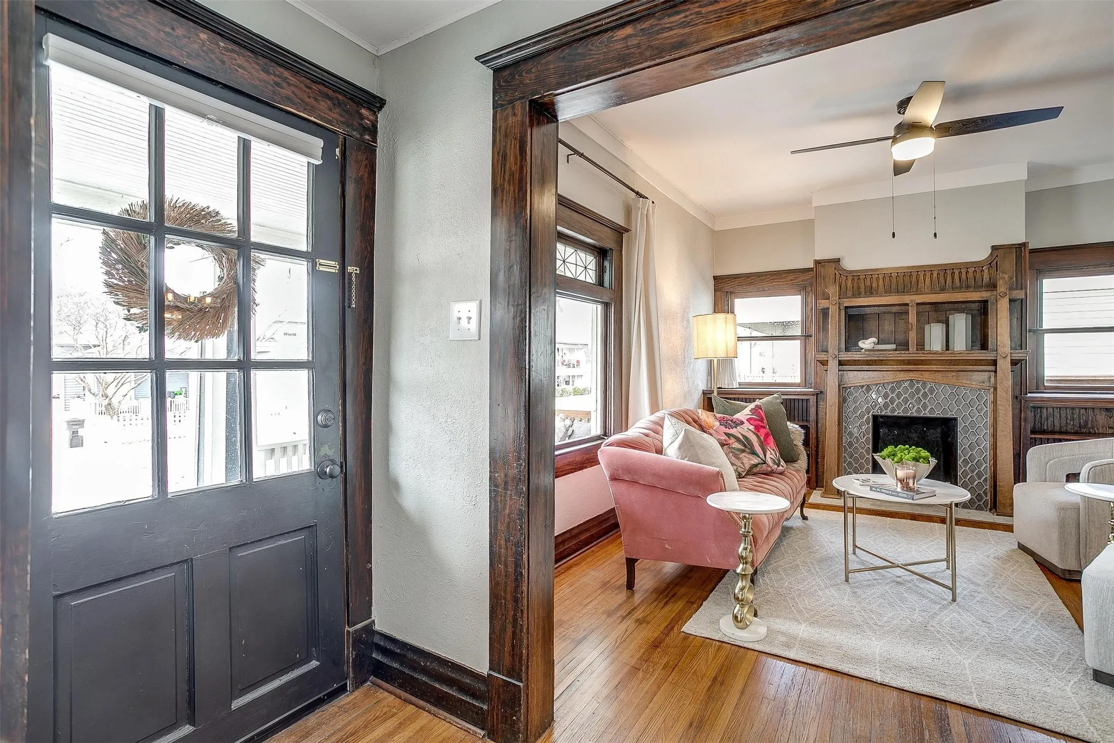 Single Family Residence For Rent in Tarrant County , 1405 S Henderson Street, Fort Worth, Texas 76104, 4 Bedroom, 2 Bathroom, 1 Garage spaces, 1,998 Sqft, built in 1922, mls#21307822, Real Estate Agent in Fort Worth, Homes For Rent in Tarrant county, Homes For Rent in Fort Worth, Realtor in Fort Worth Texas, Real Estate Brokerage Independent Realty Texas, Luminita Cordes Realtor