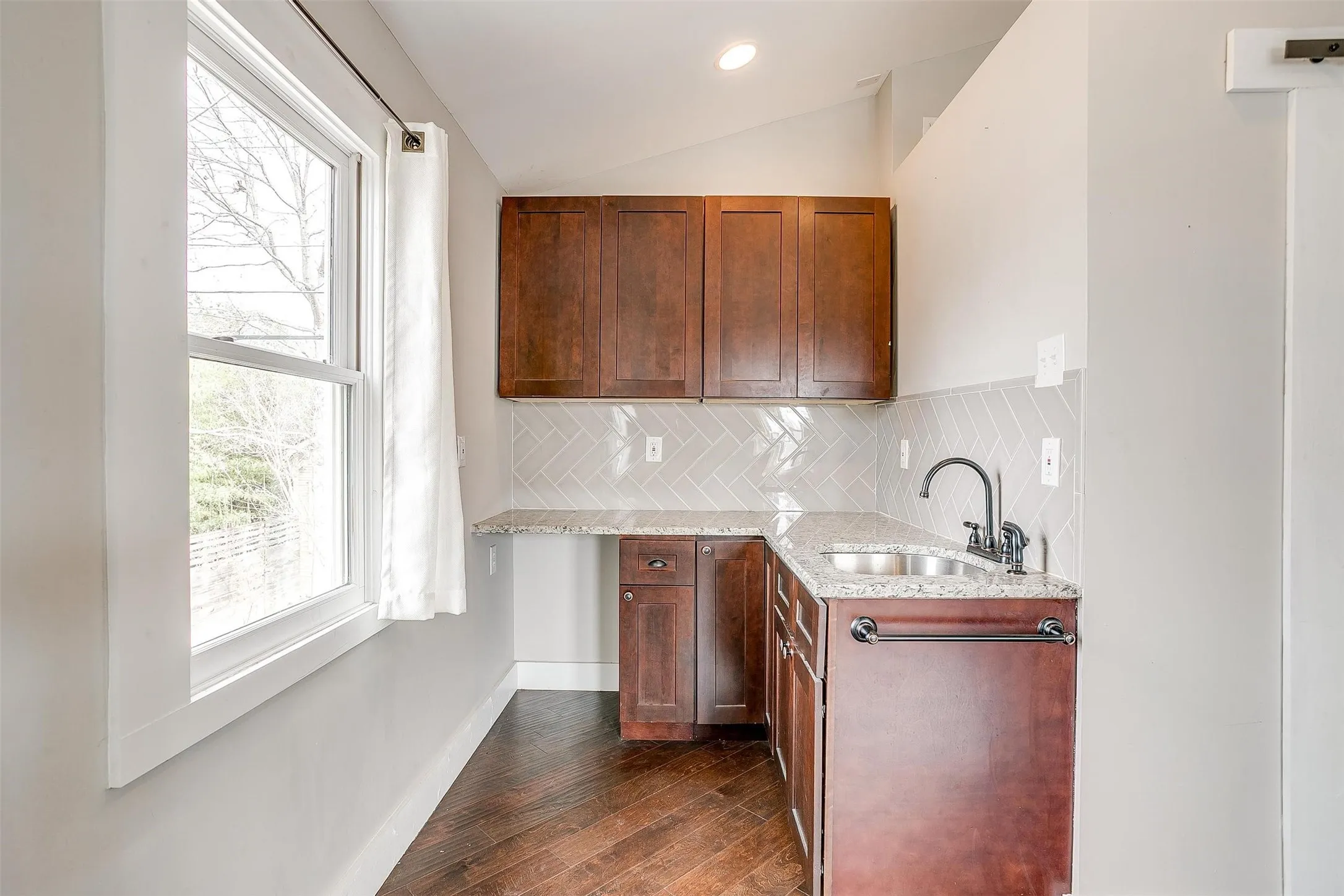 Single Family Residence For Rent in Tarrant County , 1405 S Henderson Street, Fort Worth, Texas 76104, 4 Bedroom, 2 Bathroom, 1 Garage spaces, 1,998 Sqft, built in 1922, mls#21307822, Real Estate Agent in Fort Worth, Homes For Rent in Tarrant county, Homes For Rent in Fort Worth, Realtor in Fort Worth Texas, Real Estate Brokerage Independent Realty Texas, Luminita Cordes Realtor