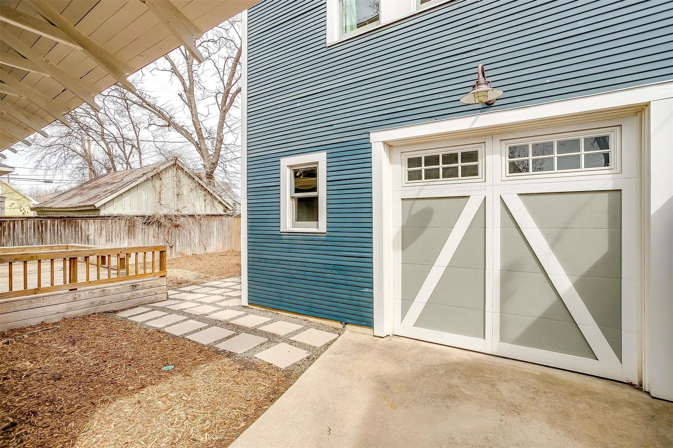 Single Family Residence For Rent in Tarrant County , 1405 S Henderson Street, Fort Worth, Texas 76104, 4 Bedroom, 2 Bathroom, 1 Garage spaces, 1,998 Sqft, built in 1922, mls#21307822, Real Estate Agent in Fort Worth, Homes For Rent in Tarrant county, Homes For Rent in Fort Worth, Realtor in Fort Worth Texas, Real Estate Brokerage Independent Realty Texas, Luminita Cordes Realtor