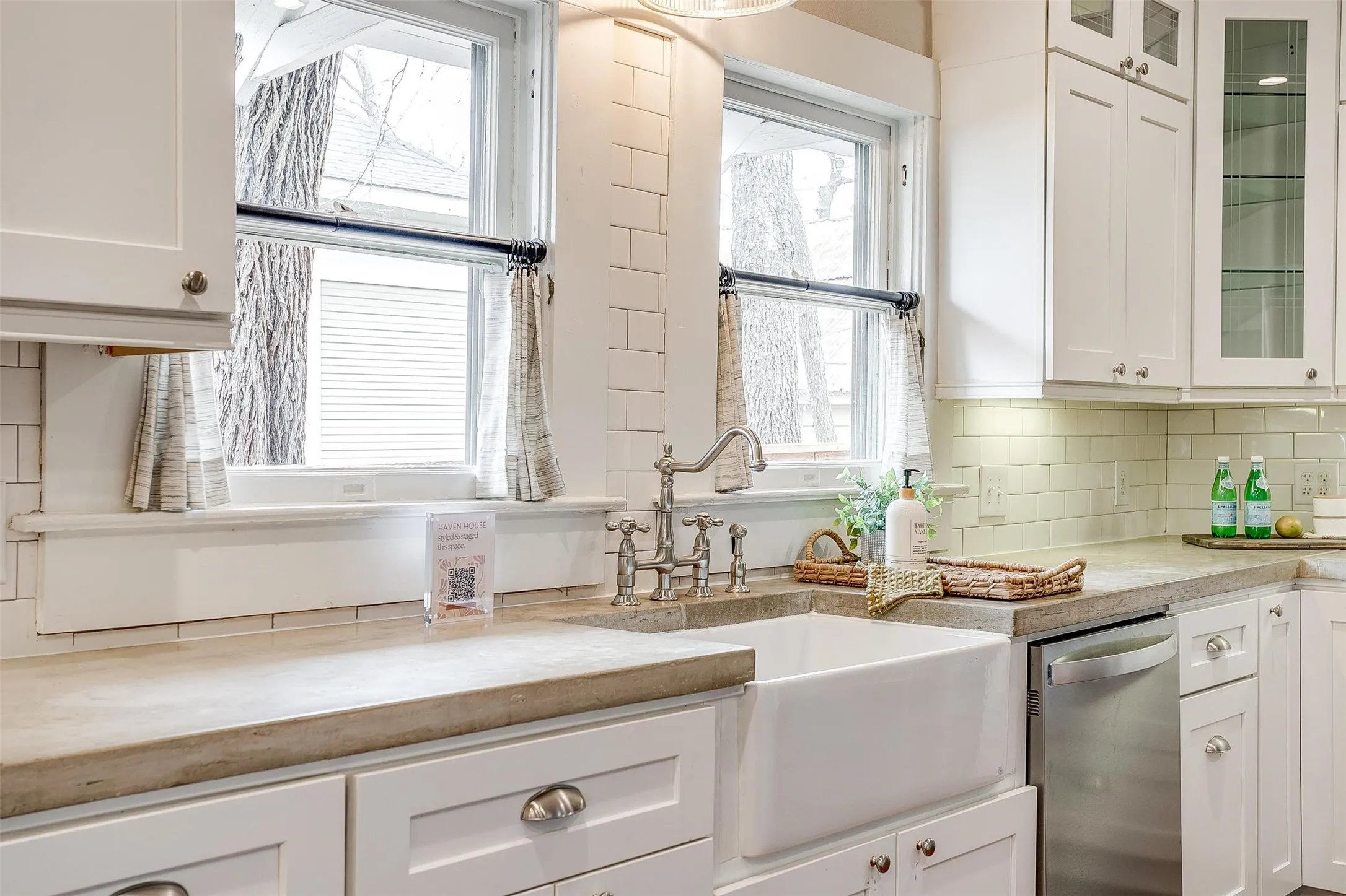 Single Family Residence For Rent in Tarrant County , 1405 S Henderson Street, Fort Worth, Texas 76104, 4 Bedroom, 2 Bathroom, 1 Garage spaces, 1,998 Sqft, built in 1922, mls#21307822, Real Estate Agent in Fort Worth, Homes For Rent in Tarrant county, Homes For Rent in Fort Worth, Realtor in Fort Worth Texas, Real Estate Brokerage Independent Realty Texas, Luminita Cordes Realtor