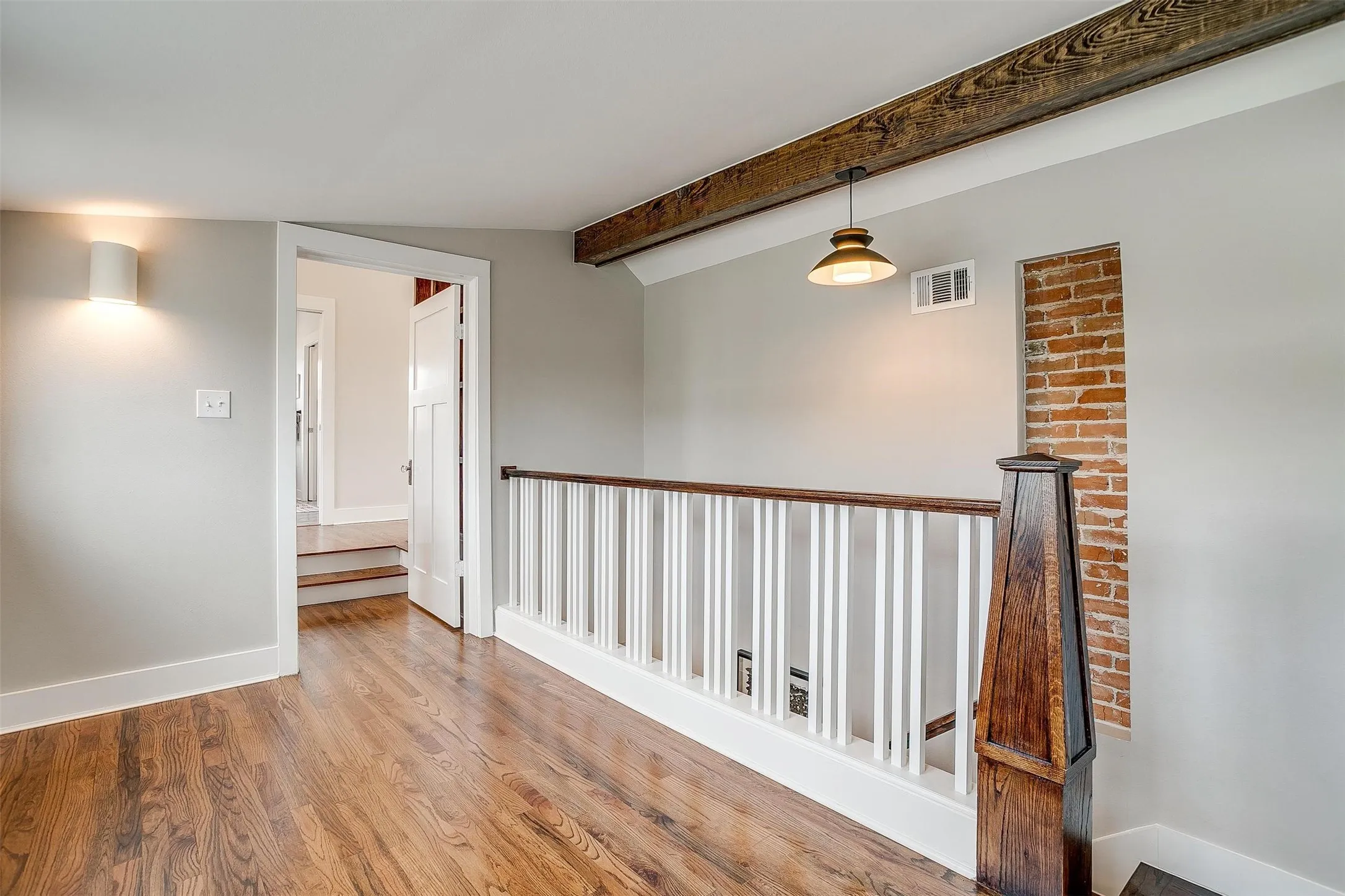 Single Family Residence For Rent in Tarrant County , 1405 S Henderson Street, Fort Worth, Texas 76104, 4 Bedroom, 2 Bathroom, 1 Garage spaces, 1,998 Sqft, built in 1922, mls#21307822, Real Estate Agent in Fort Worth, Homes For Rent in Tarrant county, Homes For Rent in Fort Worth, Realtor in Fort Worth Texas, Real Estate Brokerage Independent Realty Texas, Luminita Cordes Realtor