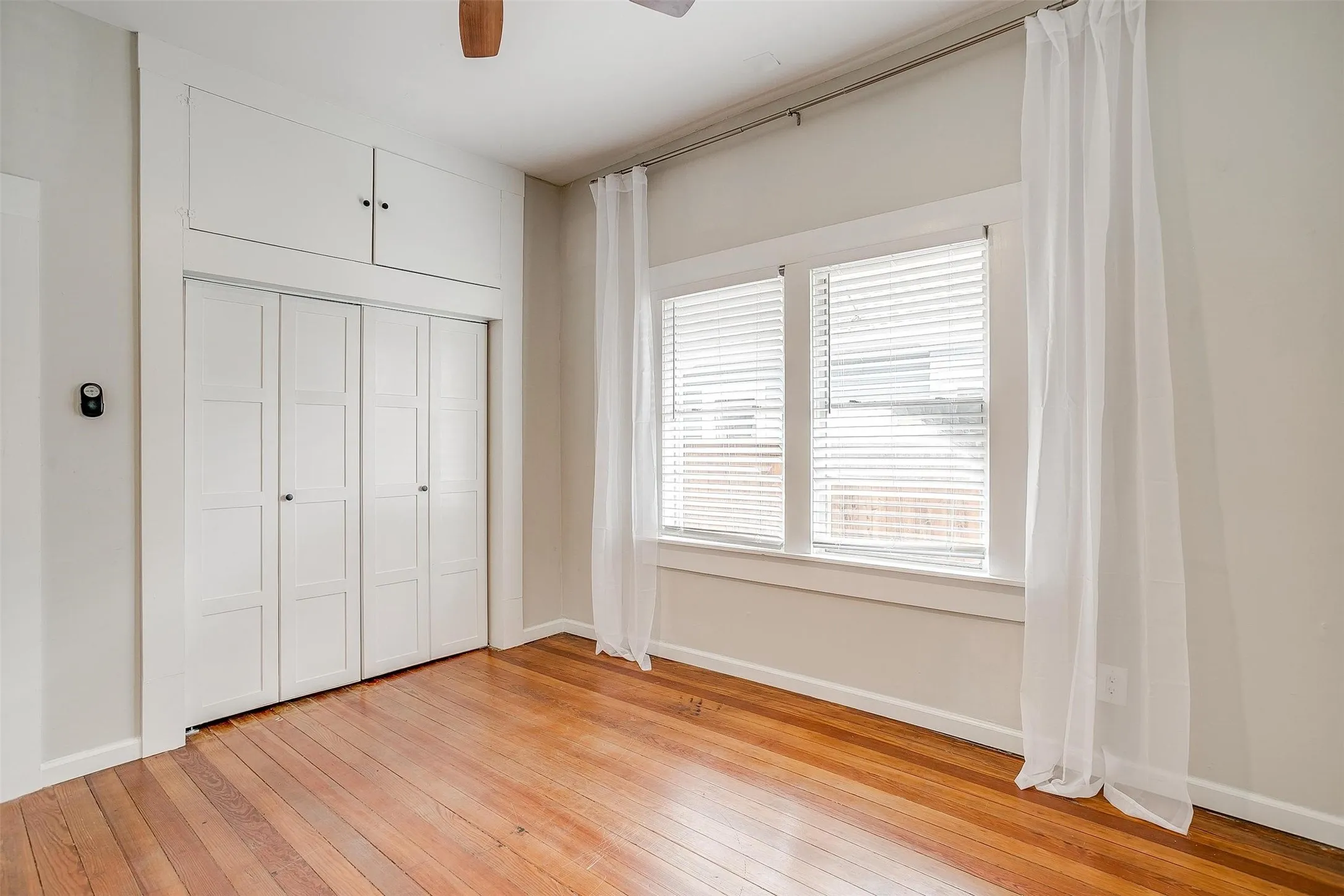 Single Family Residence For Rent in Tarrant County , 1405 S Henderson Street, Fort Worth, Texas 76104, 4 Bedroom, 2 Bathroom, 1 Garage spaces, 1,998 Sqft, built in 1922, mls#21307822, Real Estate Agent in Fort Worth, Homes For Rent in Tarrant county, Homes For Rent in Fort Worth, Realtor in Fort Worth Texas, Real Estate Brokerage Independent Realty Texas, Luminita Cordes Realtor