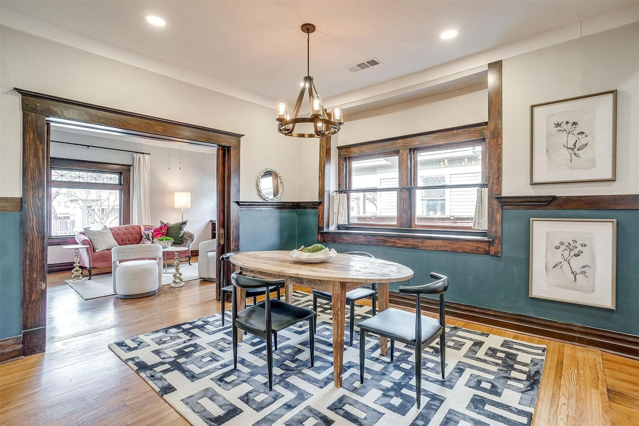 Single Family Residence For Rent in Tarrant County , 1405 S Henderson Street, Fort Worth, Texas 76104, 4 Bedroom, 2 Bathroom, 1 Garage spaces, 1,998 Sqft, built in 1922, mls#21307822, Real Estate Agent in Fort Worth, Homes For Rent in Tarrant county, Homes For Rent in Fort Worth, Realtor in Fort Worth Texas, Real Estate Brokerage Independent Realty Texas, Luminita Cordes Realtor