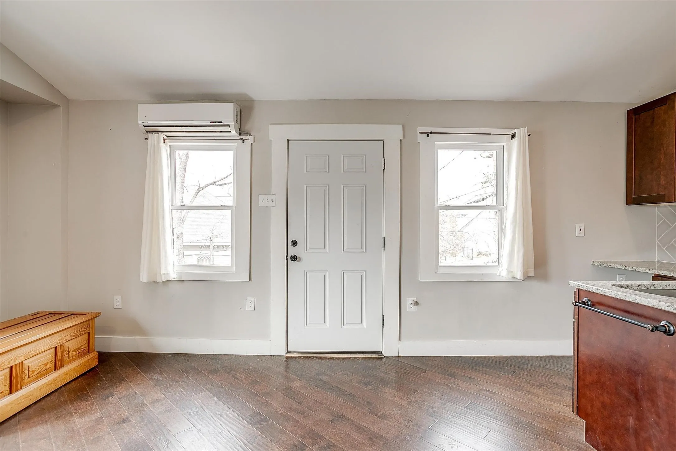 Single Family Residence For Rent in Tarrant County , 1405 S Henderson Street, Fort Worth, Texas 76104, 4 Bedroom, 2 Bathroom, 1 Garage spaces, 1,998 Sqft, built in 1922, mls#21307822, Real Estate Agent in Fort Worth, Homes For Rent in Tarrant county, Homes For Rent in Fort Worth, Realtor in Fort Worth Texas, Real Estate Brokerage Independent Realty Texas, Luminita Cordes Realtor
