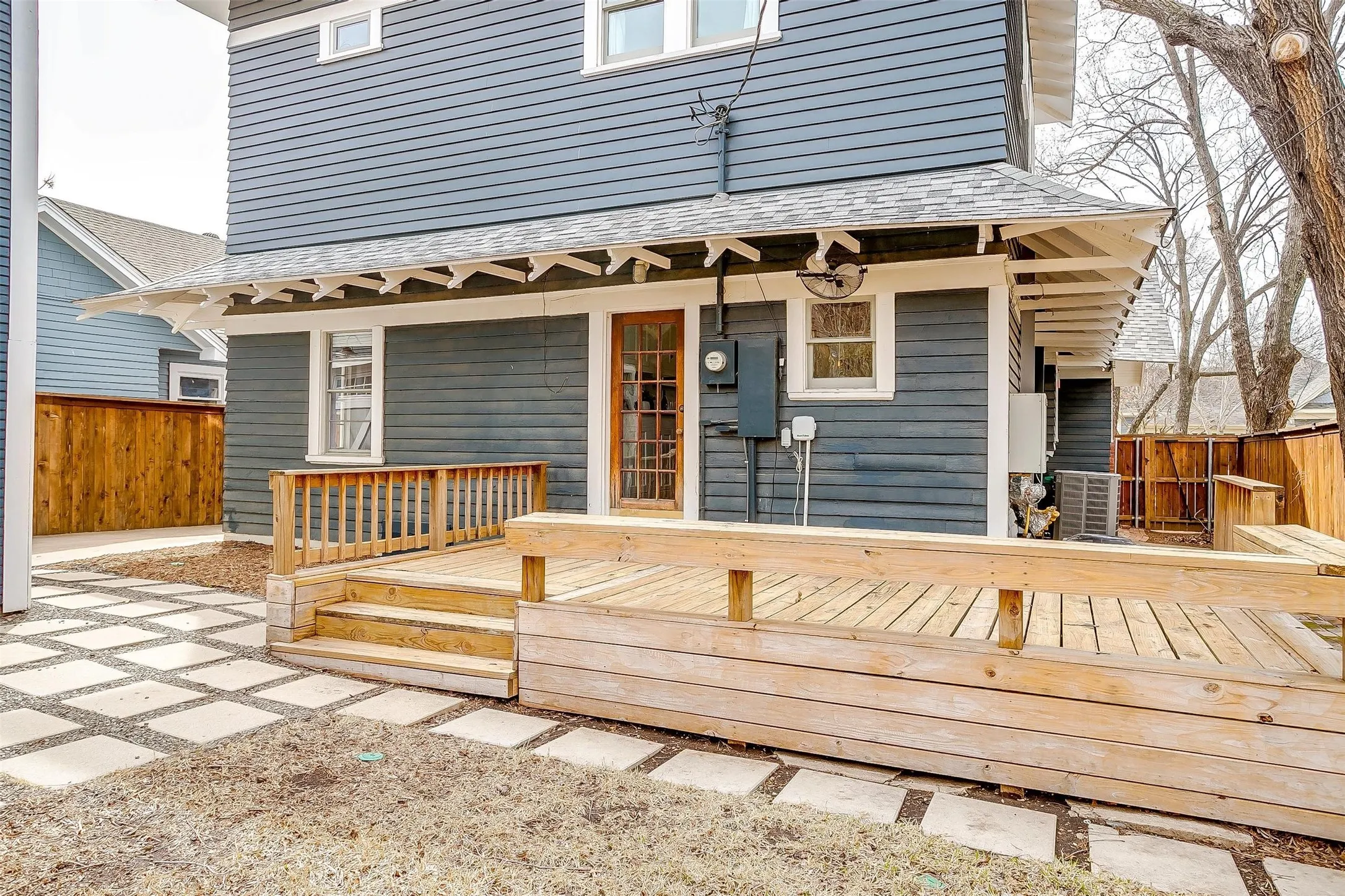 Single Family Residence For Rent in Tarrant County , 1405 S Henderson Street, Fort Worth, Texas 76104, 4 Bedroom, 2 Bathroom, 1 Garage spaces, 1,998 Sqft, built in 1922, mls#21307822, Real Estate Agent in Fort Worth, Homes For Rent in Tarrant county, Homes For Rent in Fort Worth, Realtor in Fort Worth Texas, Real Estate Brokerage Independent Realty Texas, Luminita Cordes Realtor