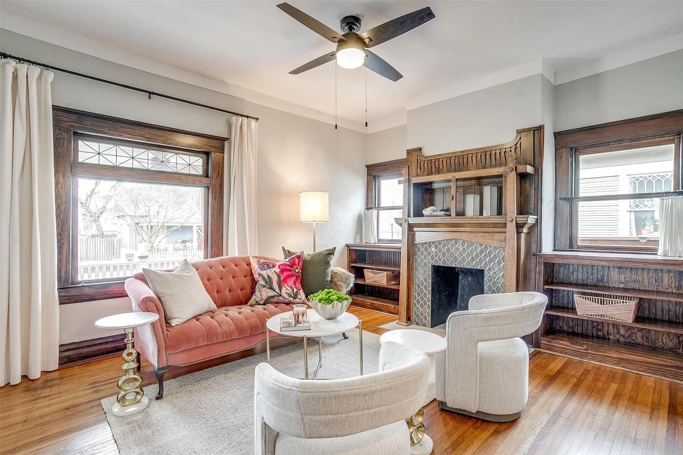 Single Family Residence For Rent in Tarrant County , 1405 S Henderson Street, Fort Worth, Texas 76104, 4 Bedroom, 2 Bathroom, 1 Garage spaces, 1,998 Sqft, built in 1922, mls#21307822, Real Estate Agent in Fort Worth, Homes For Rent in Tarrant county, Homes For Rent in Fort Worth, Realtor in Fort Worth Texas, Real Estate Brokerage Independent Realty Texas, Luminita Cordes Realtor