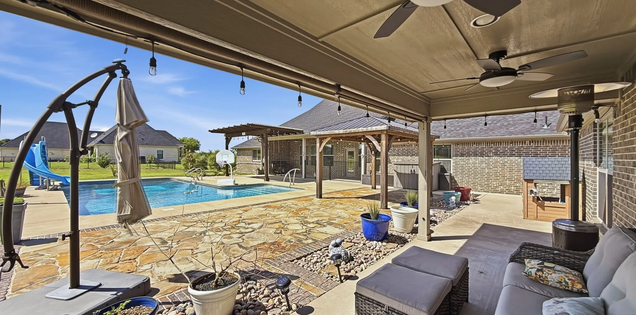 Single Family Residence For Sale in Kaufman County , 10657 County Road 213, Forney, Texas 75126, 6 Bedroom, 5 Bathroom, 5 Garage spaces, 4,247 Sqft, built in 2017, mls#21306934, Real Estate Agent in Forney, Homes For Sale in Kaufman county, Homes For Sale in Forney, Realtor in Forney Texas, Real Estate Brokerage Independent Realty Texas, Luminita Cordes Realtor
