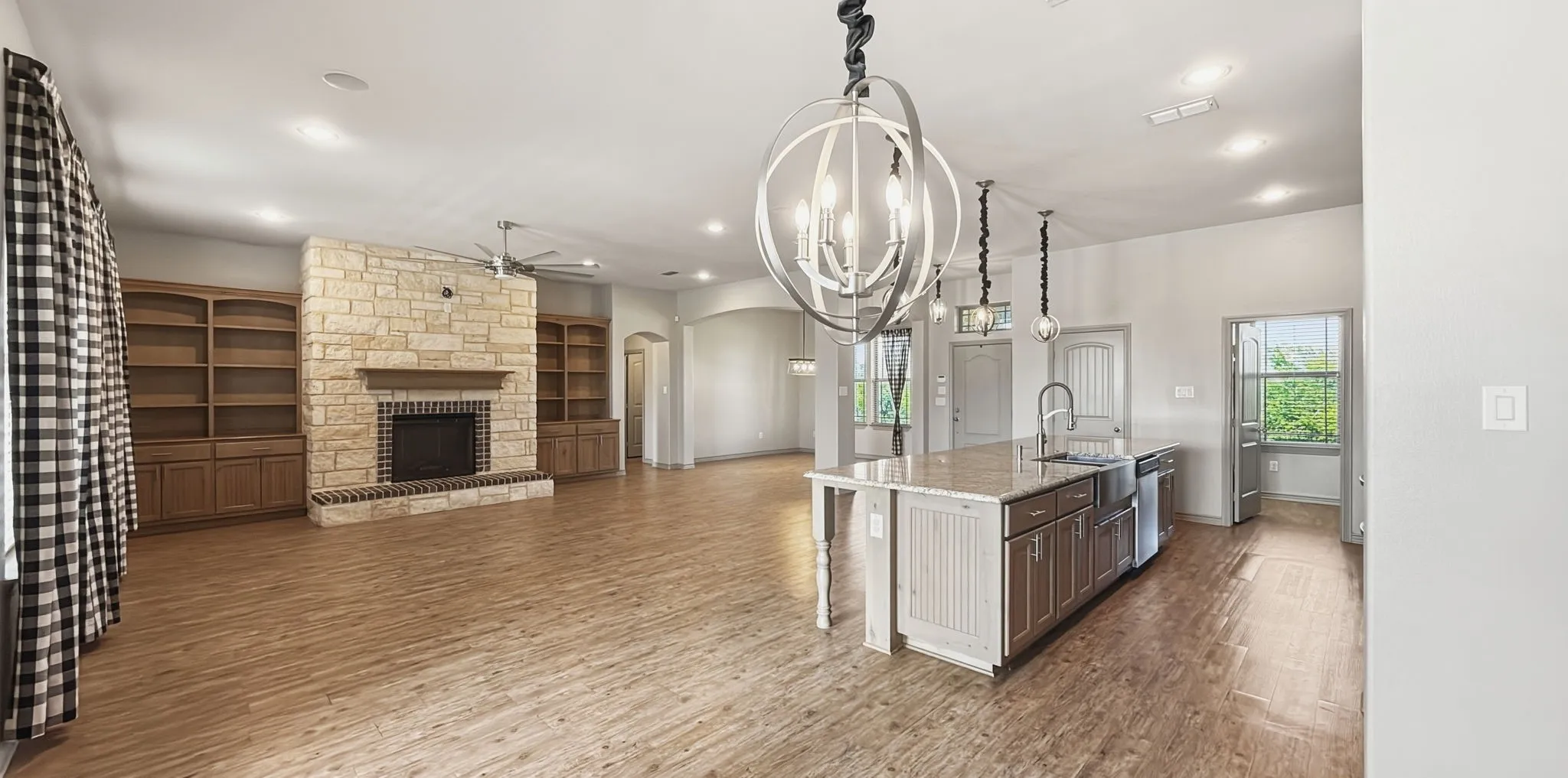 Single Family Residence For Sale in Kaufman County , 10657 County Road 213, Forney, Texas 75126, 6 Bedroom, 5 Bathroom, 5 Garage spaces, 4,247 Sqft, built in 2017, mls#21306934, Real Estate Agent in Forney, Homes For Sale in Kaufman county, Homes For Sale in Forney, Realtor in Forney Texas, Real Estate Brokerage Independent Realty Texas, Luminita Cordes Realtor