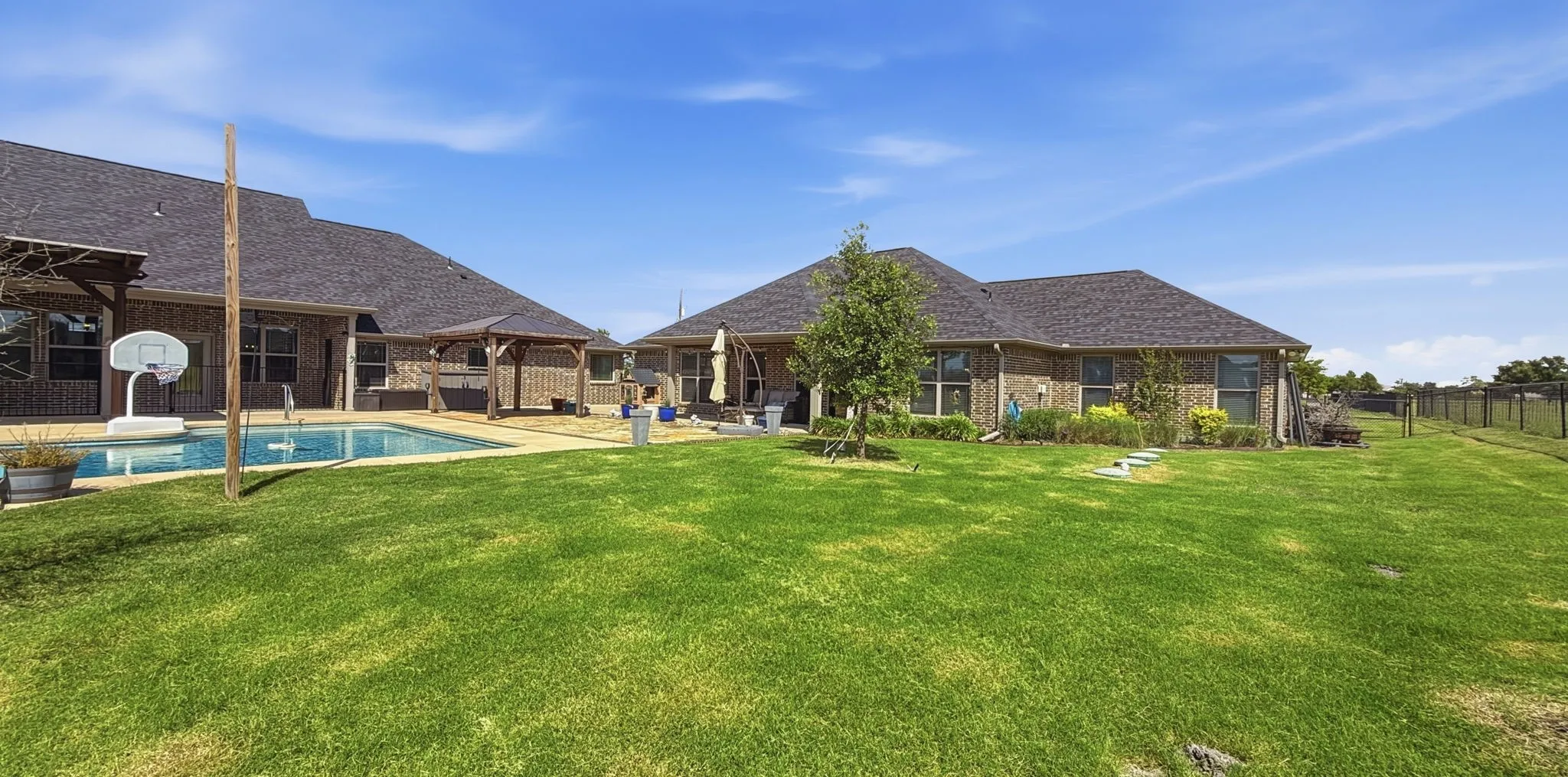 Single Family Residence For Sale in Kaufman County , 10657 County Road 213, Forney, Texas 75126, 6 Bedroom, 5 Bathroom, 5 Garage spaces, 4,247 Sqft, built in 2017, mls#21306934, Real Estate Agent in Forney, Homes For Sale in Kaufman county, Homes For Sale in Forney, Realtor in Forney Texas, Real Estate Brokerage Independent Realty Texas, Luminita Cordes Realtor