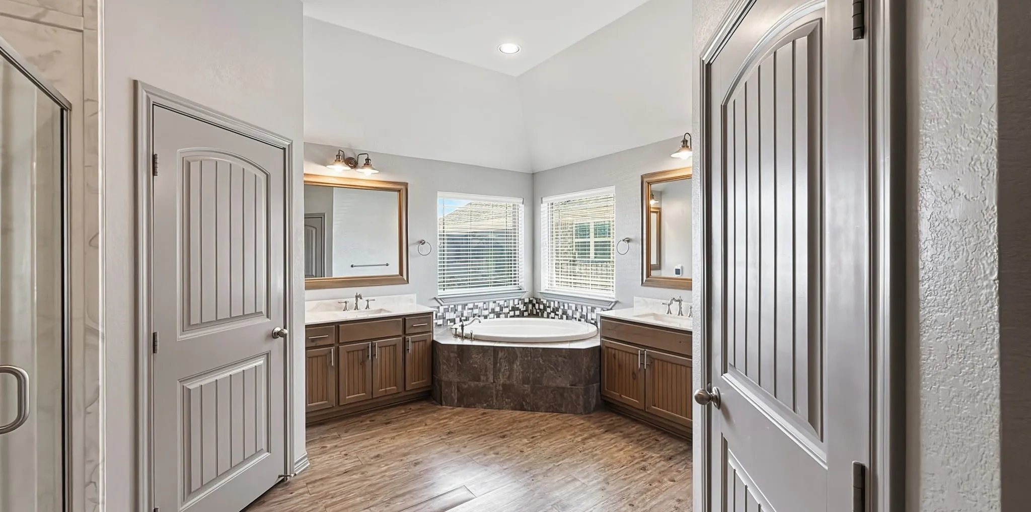 Single Family Residence For Sale in Kaufman County , 10657 County Road 213, Forney, Texas 75126, 6 Bedroom, 5 Bathroom, 5 Garage spaces, 4,247 Sqft, built in 2017, mls#21306934, Real Estate Agent in Forney, Homes For Sale in Kaufman county, Homes For Sale in Forney, Realtor in Forney Texas, Real Estate Brokerage Independent Realty Texas, Luminita Cordes Realtor