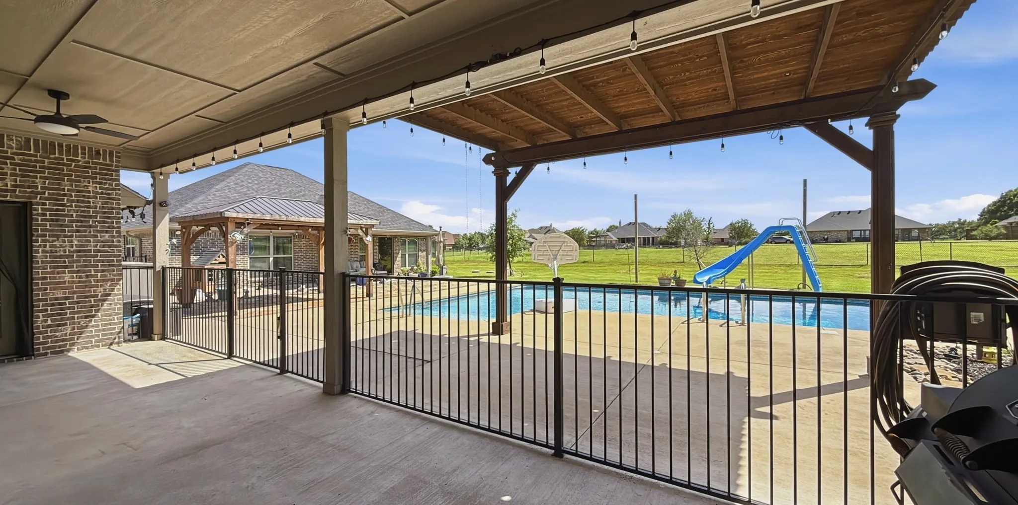 Single Family Residence For Sale in Kaufman County , 10657 County Road 213, Forney, Texas 75126, 6 Bedroom, 5 Bathroom, 5 Garage spaces, 4,247 Sqft, built in 2017, mls#21306934, Real Estate Agent in Forney, Homes For Sale in Kaufman county, Homes For Sale in Forney, Realtor in Forney Texas, Real Estate Brokerage Independent Realty Texas, Luminita Cordes Realtor
