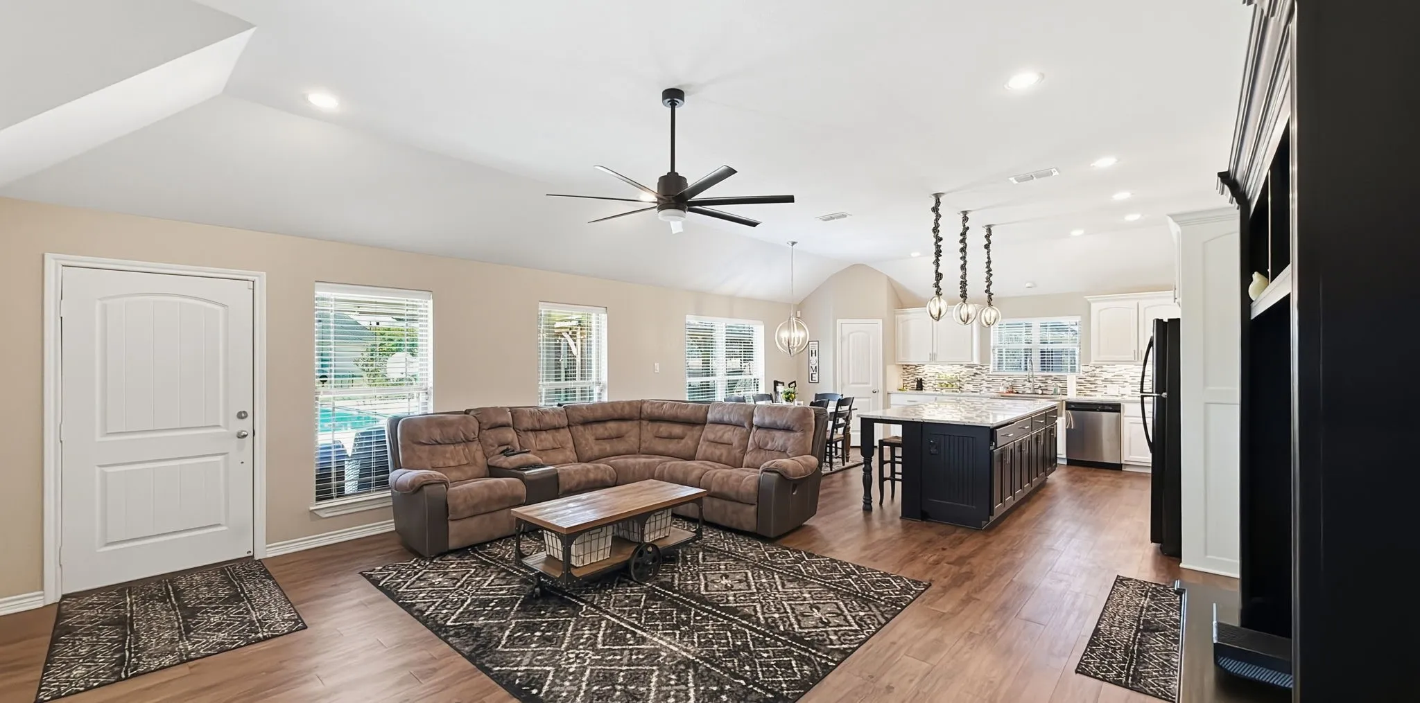 Single Family Residence For Sale in Kaufman County , 10657 County Road 213, Forney, Texas 75126, 6 Bedroom, 5 Bathroom, 5 Garage spaces, 4,247 Sqft, built in 2017, mls#21306934, Real Estate Agent in Forney, Homes For Sale in Kaufman county, Homes For Sale in Forney, Realtor in Forney Texas, Real Estate Brokerage Independent Realty Texas, Luminita Cordes Realtor