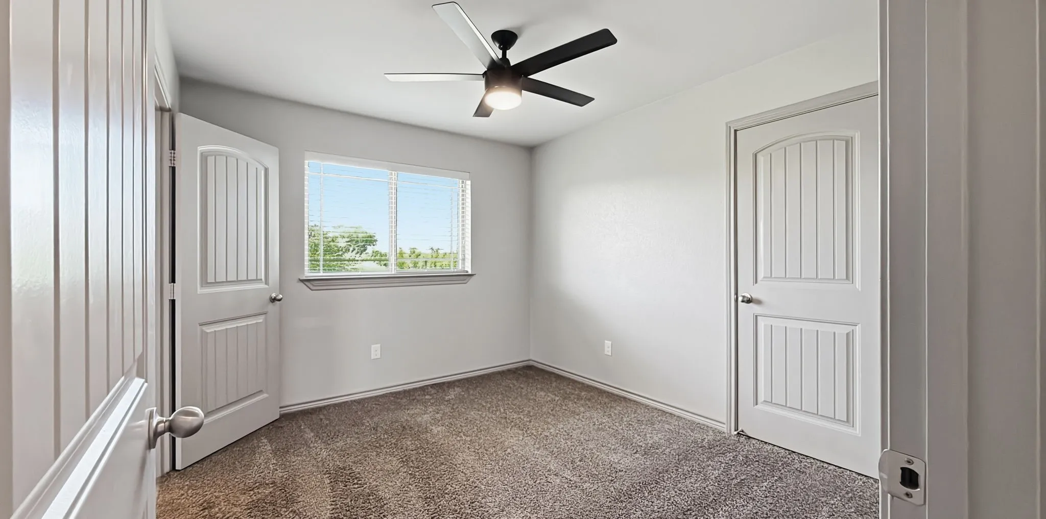 Single Family Residence For Sale in Kaufman County , 10657 County Road 213, Forney, Texas 75126, 6 Bedroom, 5 Bathroom, 5 Garage spaces, 4,247 Sqft, built in 2017, mls#21306934, Real Estate Agent in Forney, Homes For Sale in Kaufman county, Homes For Sale in Forney, Realtor in Forney Texas, Real Estate Brokerage Independent Realty Texas, Luminita Cordes Realtor