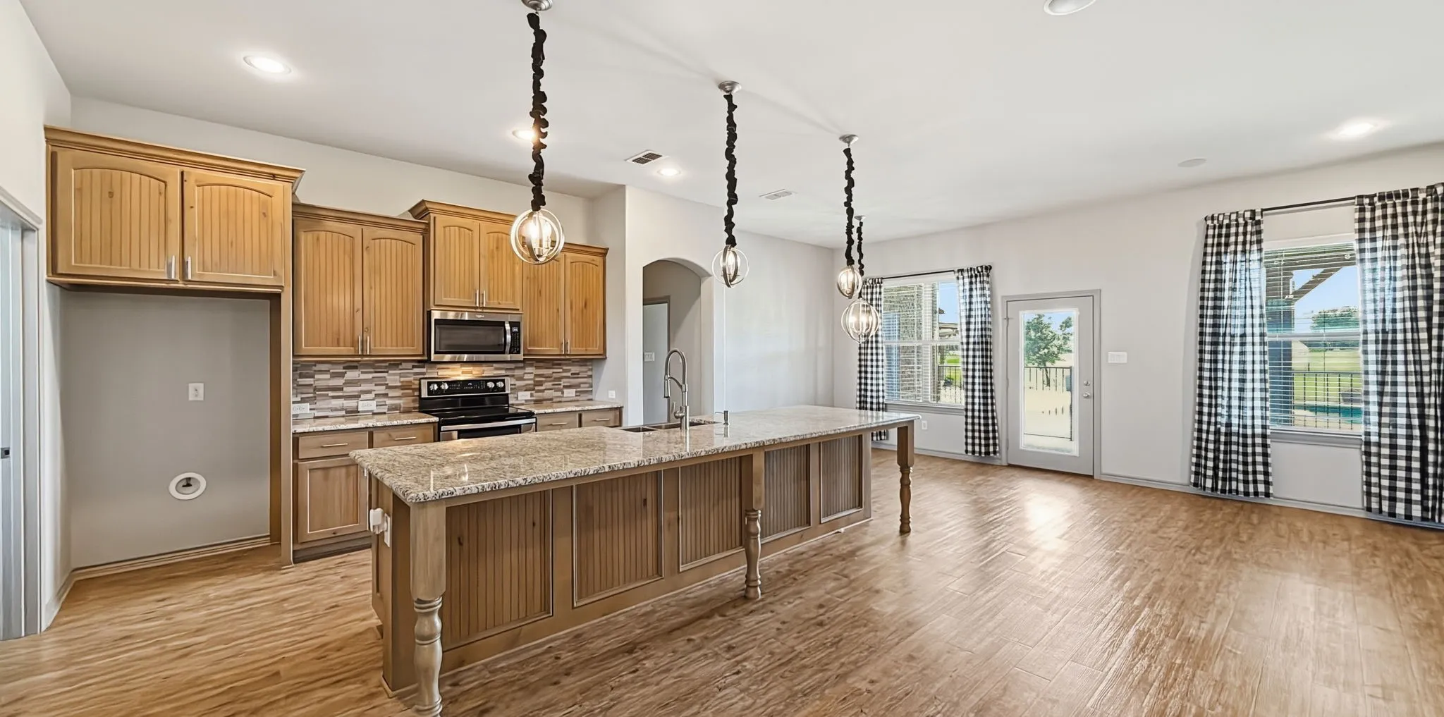 Single Family Residence For Sale in Kaufman County , 10657 County Road 213, Forney, Texas 75126, 6 Bedroom, 5 Bathroom, 5 Garage spaces, 4,247 Sqft, built in 2017, mls#21306934, Real Estate Agent in Forney, Homes For Sale in Kaufman county, Homes For Sale in Forney, Realtor in Forney Texas, Real Estate Brokerage Independent Realty Texas, Luminita Cordes Realtor
