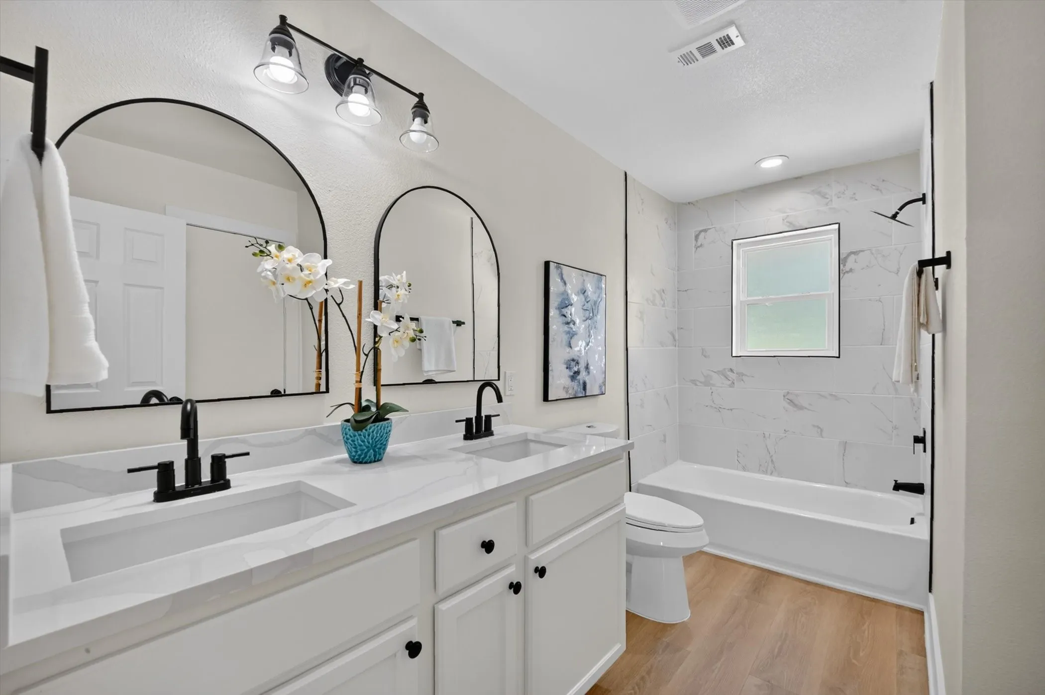 Single Family Residence For Sale in Grayson County , 372 Tooley Street, Van Alstyne, Texas 75495, 4 Bedrooms, 3 Bathrooms, Garage spaces, 2,077 Sqft, built in 1965, Price $300,000, mls#21307179, Real Estate Agent in Van Alstyne, Homes For Sale in Grayson county, Homes For Sale in Van Alstyne, Realtor in Van Alstyne Texas, Real Estate Brokerage Independent Realty Texas, Luminita Cordes Realtor