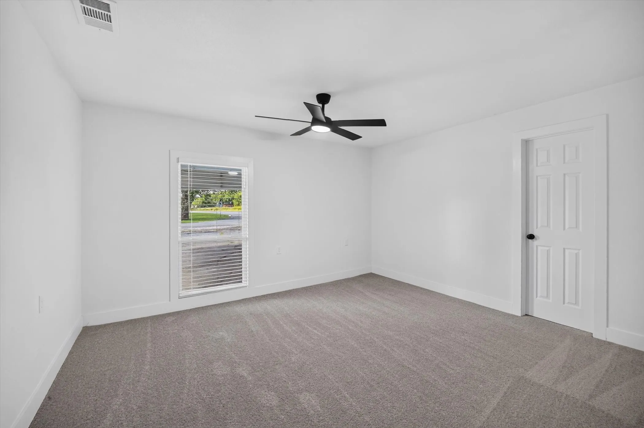 Single Family Residence For Sale in Grayson County , 372 Tooley Street, Van Alstyne, Texas 75495, 4 Bedrooms, 3 Bathrooms, Garage spaces, 2,077 Sqft, built in 1965, Price $300,000, mls#21307179, Real Estate Agent in Van Alstyne, Homes For Sale in Grayson county, Homes For Sale in Van Alstyne, Realtor in Van Alstyne Texas, Real Estate Brokerage Independent Realty Texas, Luminita Cordes Realtor
