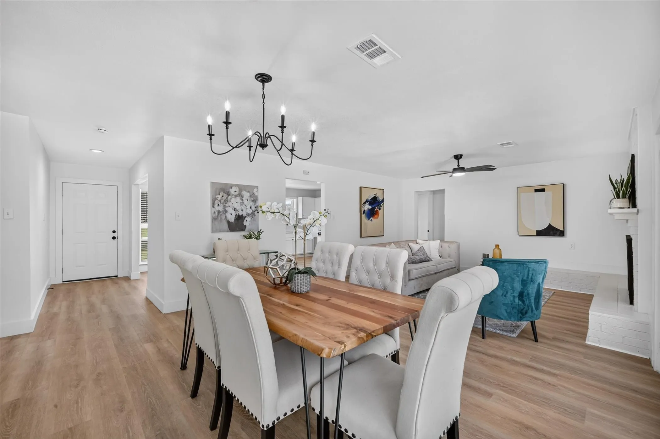 Single Family Residence For Sale in Grayson County , 372 Tooley Street, Van Alstyne, Texas 75495, 4 Bedrooms, 3 Bathrooms, Garage spaces, 2,077 Sqft, built in 1965, Price $300,000, mls#21307179, Real Estate Agent in Van Alstyne, Homes For Sale in Grayson county, Homes For Sale in Van Alstyne, Realtor in Van Alstyne Texas, Real Estate Brokerage Independent Realty Texas, Luminita Cordes Realtor
