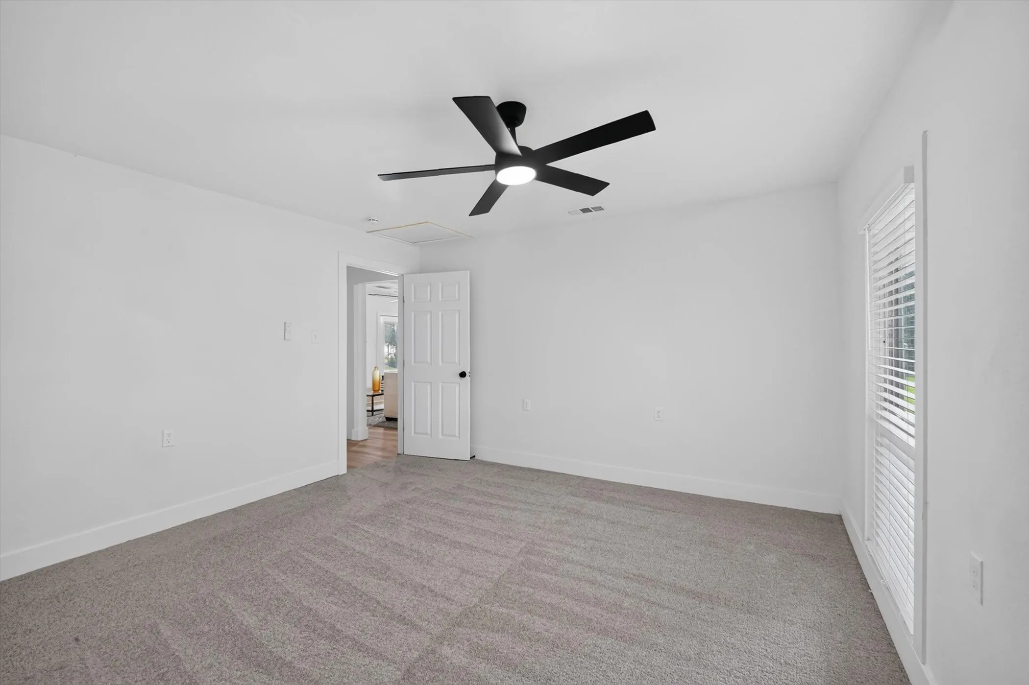 Single Family Residence For Sale in Grayson County , 372 Tooley Street, Van Alstyne, Texas 75495, 4 Bedrooms, 3 Bathrooms, Garage spaces, 2,077 Sqft, built in 1965, Price $300,000, mls#21307179, Real Estate Agent in Van Alstyne, Homes For Sale in Grayson county, Homes For Sale in Van Alstyne, Realtor in Van Alstyne Texas, Real Estate Brokerage Independent Realty Texas, Luminita Cordes Realtor