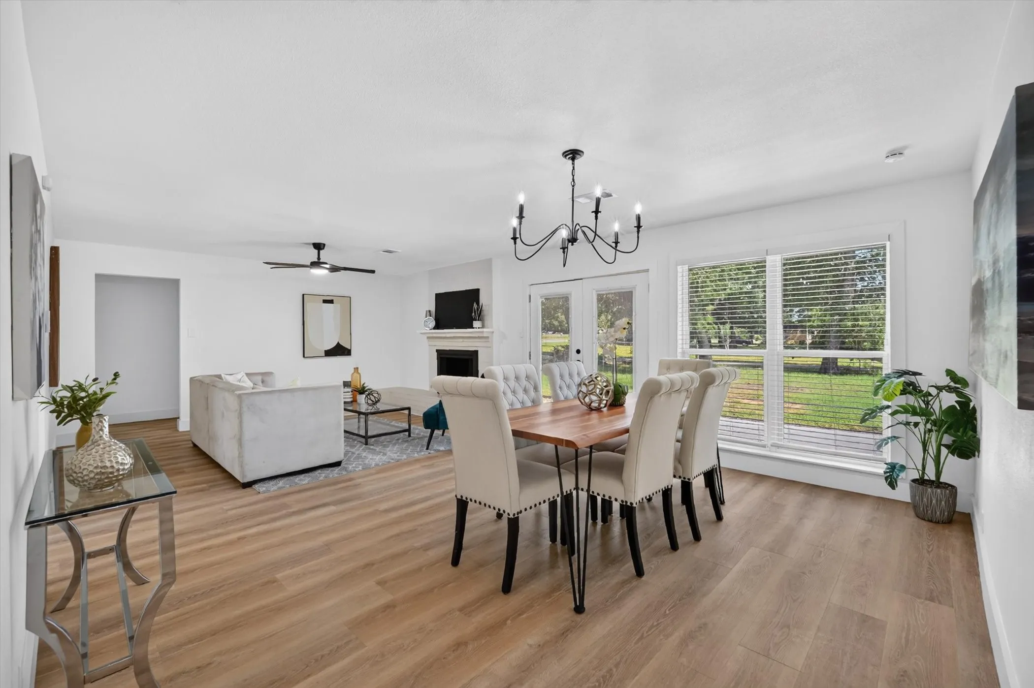 Single Family Residence For Sale in Grayson County , 372 Tooley Street, Van Alstyne, Texas 75495, 4 Bedrooms, 3 Bathrooms, Garage spaces, 2,077 Sqft, built in 1965, Price $300,000, mls#21307179, Real Estate Agent in Van Alstyne, Homes For Sale in Grayson county, Homes For Sale in Van Alstyne, Realtor in Van Alstyne Texas, Real Estate Brokerage Independent Realty Texas, Luminita Cordes Realtor