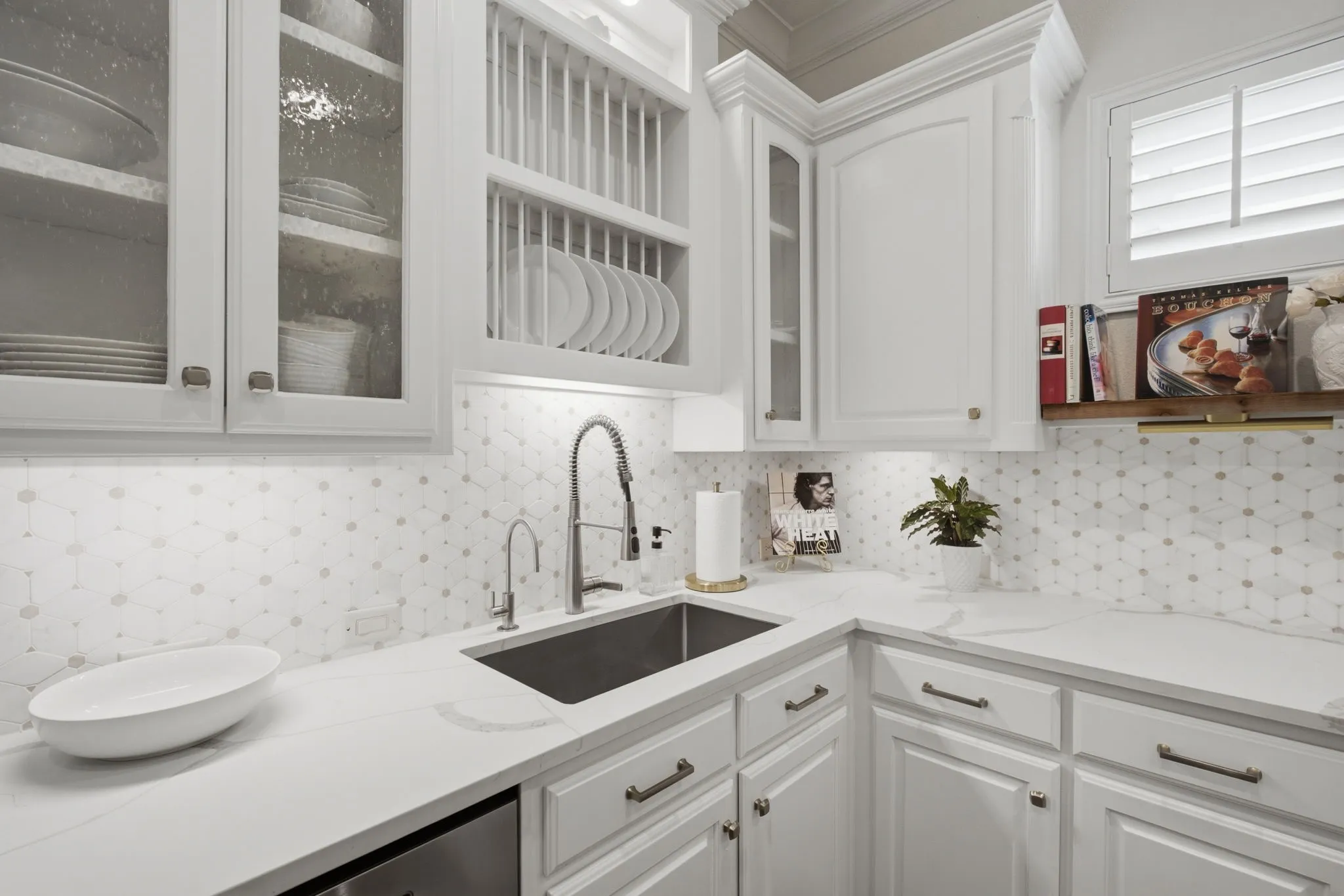 Another view of the kitchen
