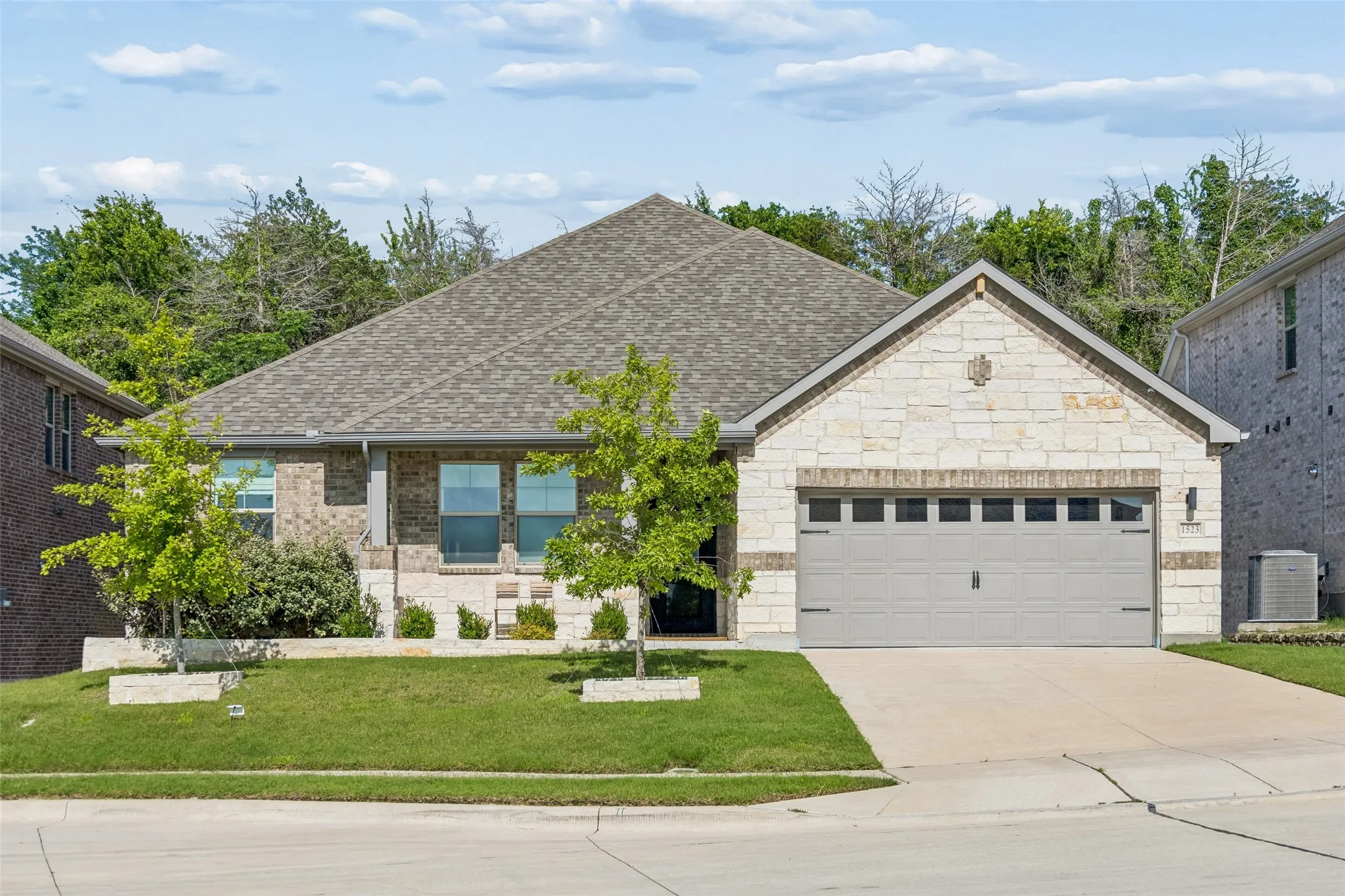 Single Family Residence For Sale in Collin County , 1523 Kirkdale Drive, Melissa, Texas 75454, 4 Bedrooms, 3 Bathrooms, 3 Garage spaces, 2,829 Sqft, built in 2022, Price $599,000, mls#21297493, Real Estate Agent in Melissa, Homes For Sale in Collin county, Homes For Sale in Melissa, Realtor in Melissa Texas, Real Estate Brokerage Independent Realty Texas, Luminita Cordes Realtor