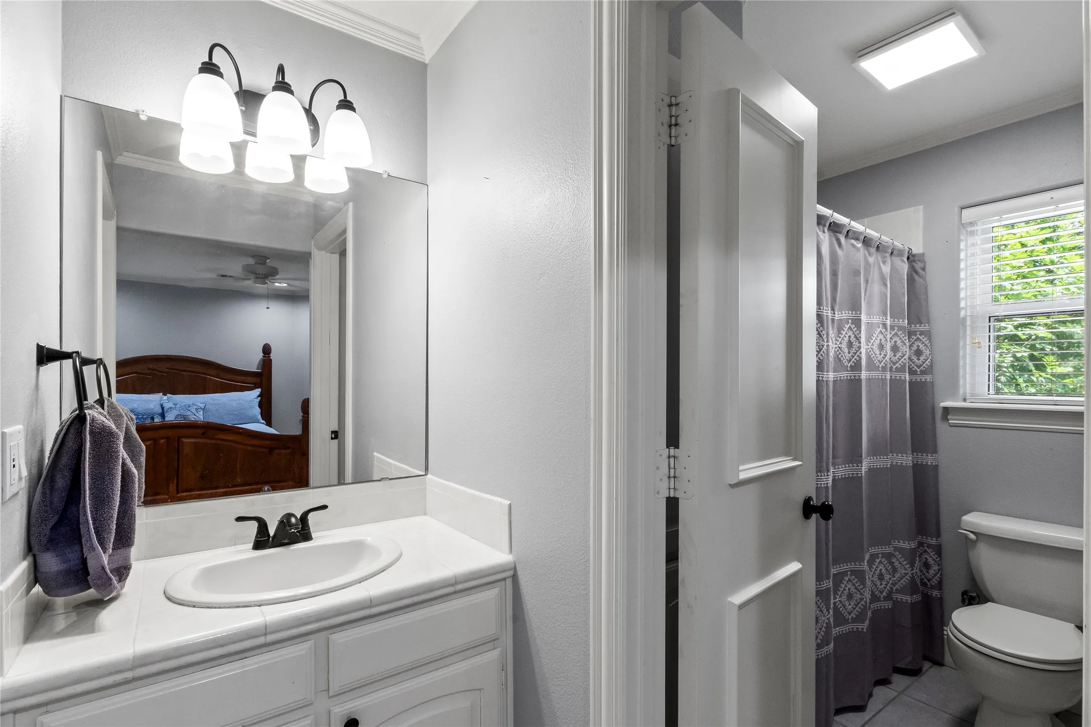 Ensuite bathroom in 2nd bedroom