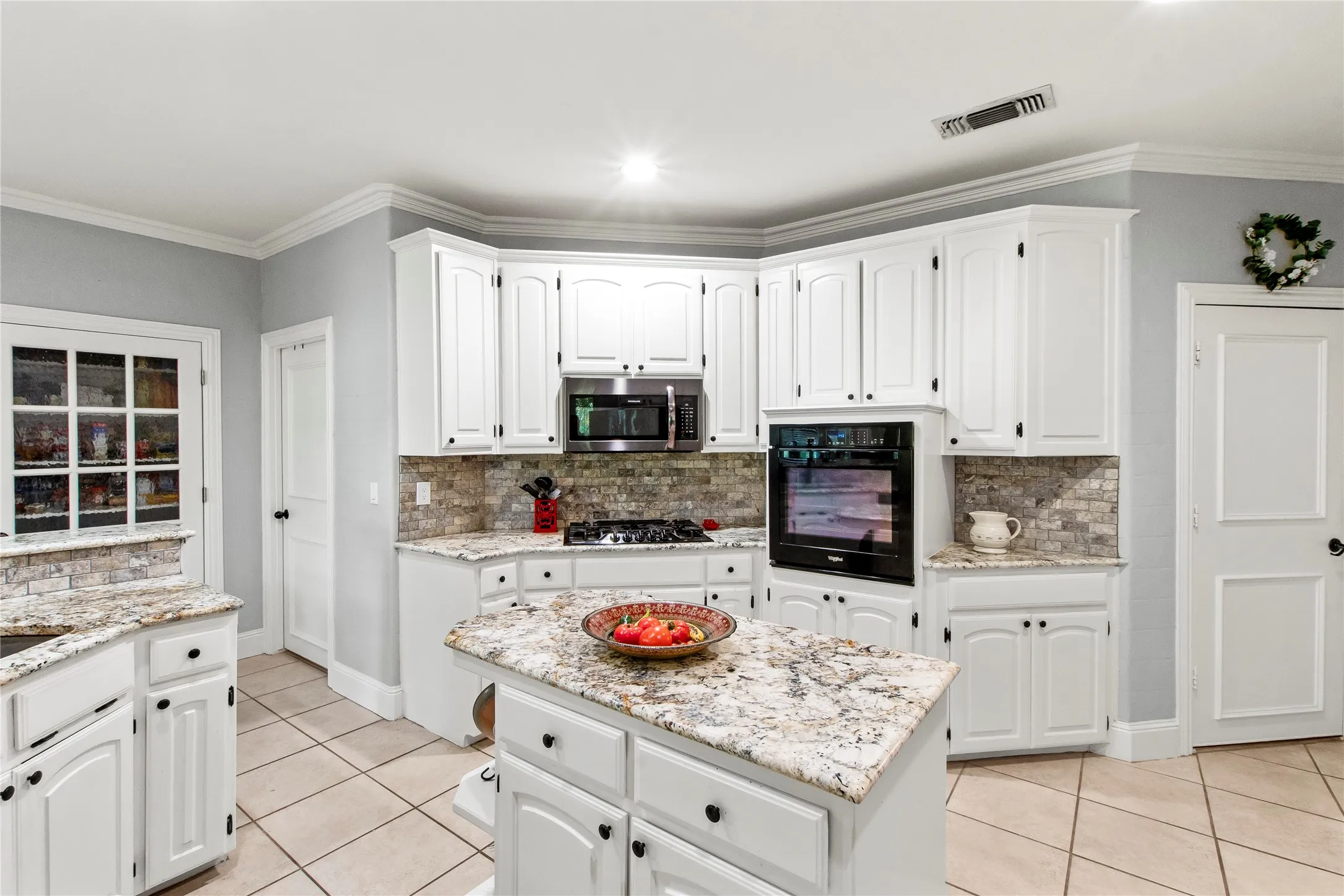 Kitchen with island, gas cooktop, pantry and built in oven