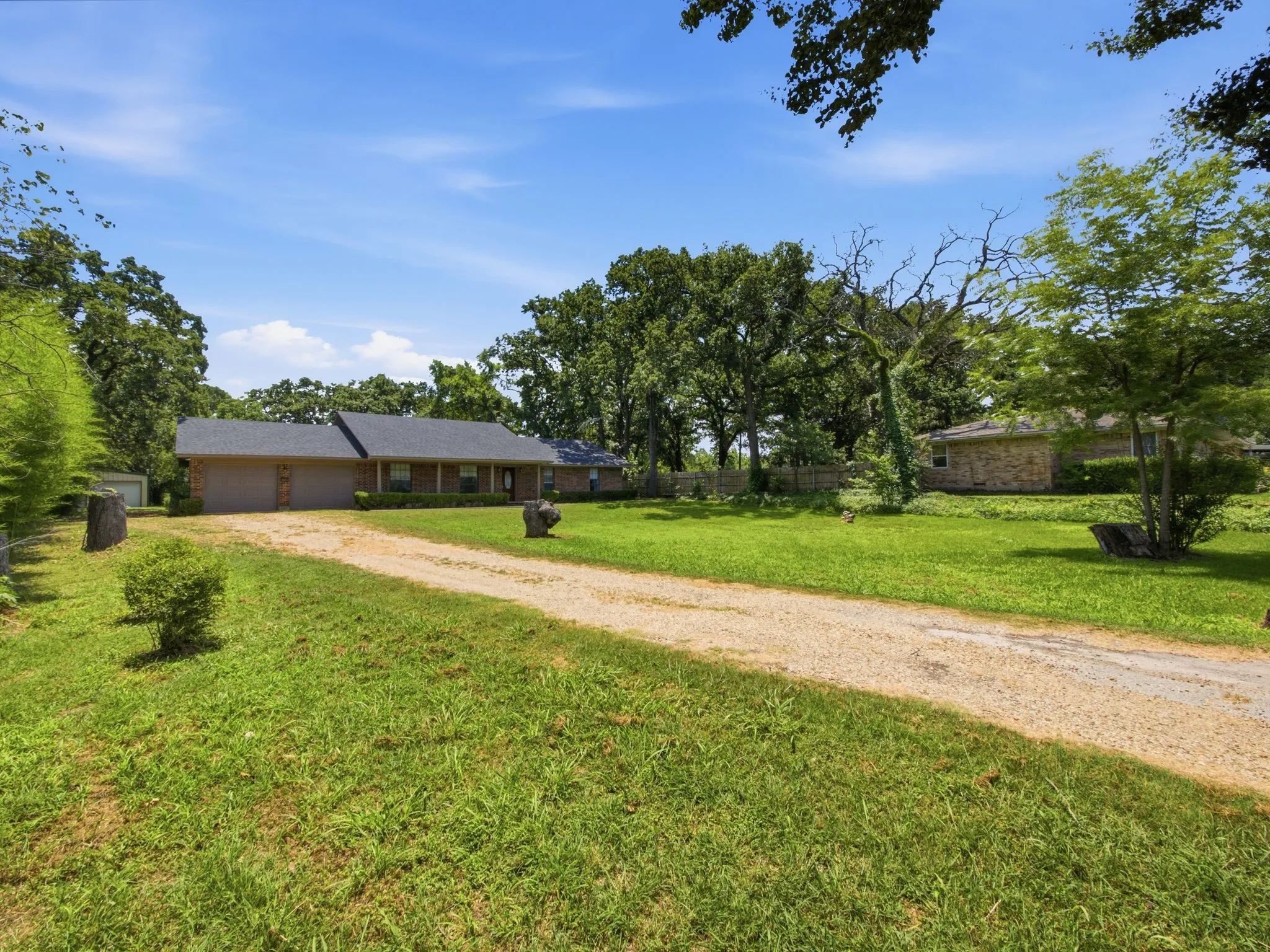 Single Family Residence For Sale in Dallas County , 316 Shadywood Lane, Seagoville, Texas 75159, 3 Bedrooms, 3 Bathrooms, 2 Garage spaces, 1,650 Sqft, built in 1981, Price $550,000, mls#21299617, Real Estate Agent in Seagoville, Homes For Sale in Dallas county, Homes For Sale in Seagoville, Realtor in Seagoville Texas, Real Estate Brokerage Independent Realty Texas, Luminita Cordes Realtor