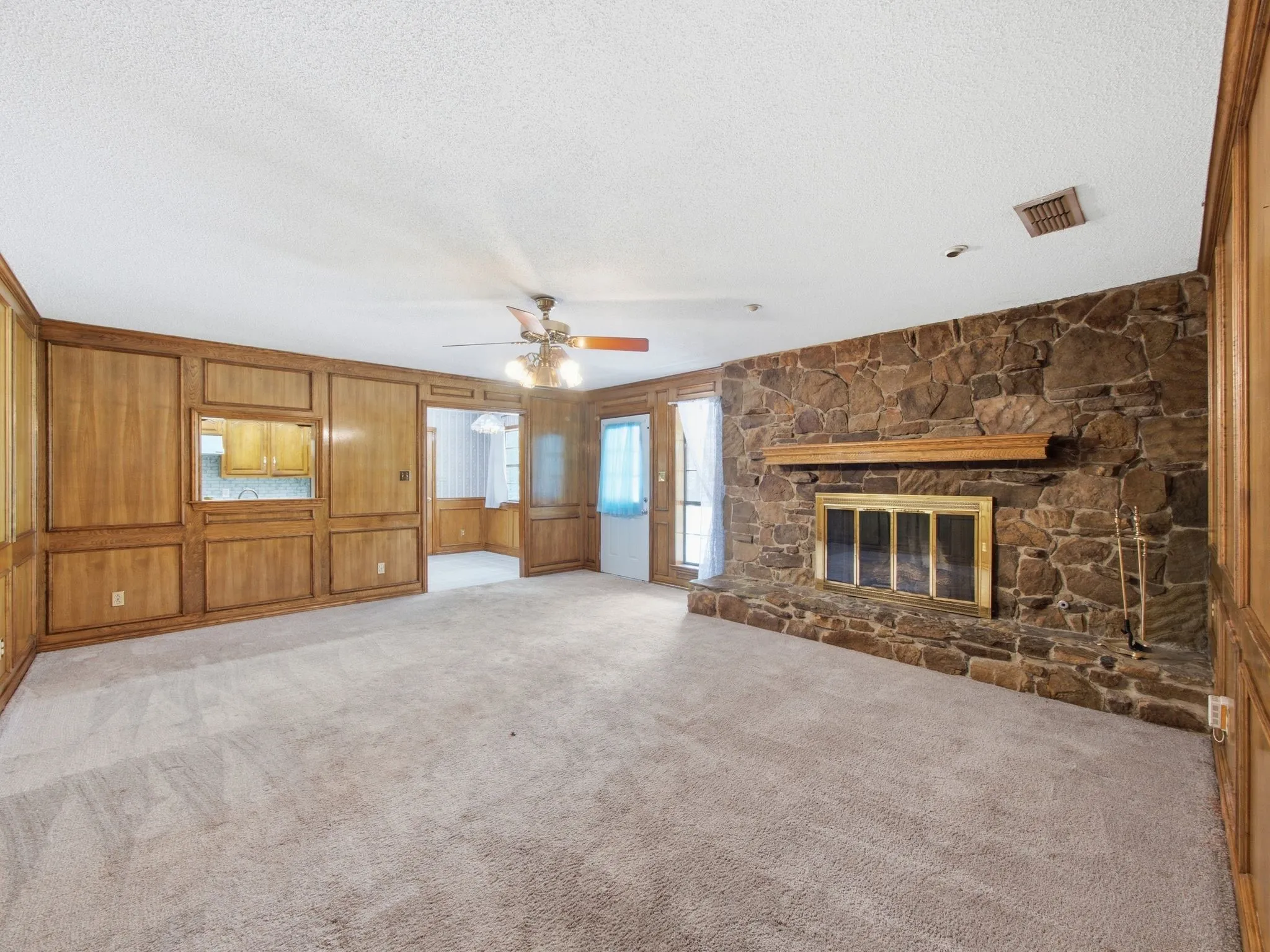 Single Family Residence For Sale in Dallas County , 316 Shadywood Lane, Seagoville, Texas 75159, 3 Bedrooms, 3 Bathrooms, 2 Garage spaces, 1,650 Sqft, built in 1981, Price $550,000, mls#21299617, Real Estate Agent in Seagoville, Homes For Sale in Dallas county, Homes For Sale in Seagoville, Realtor in Seagoville Texas, Real Estate Brokerage Independent Realty Texas, Luminita Cordes Realtor