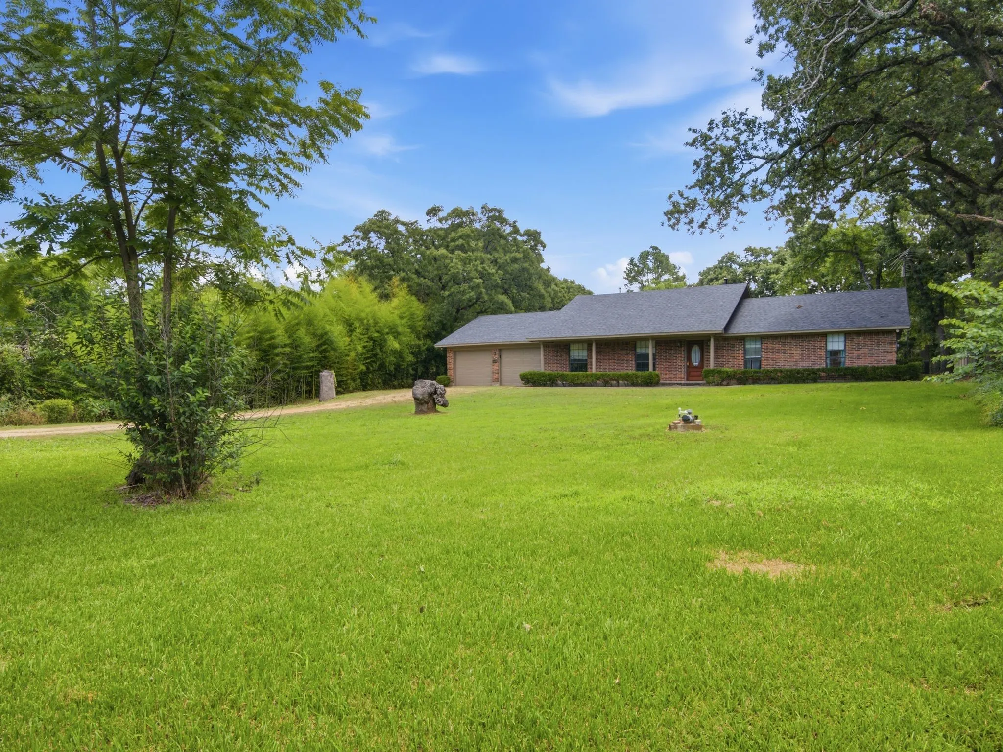 Single Family Residence For Sale in Dallas County , 316 Shadywood Lane, Seagoville, Texas 75159, 3 Bedrooms, 3 Bathrooms, 2 Garage spaces, 1,650 Sqft, built in 1981, Price $550,000, mls#21299617, Real Estate Agent in Seagoville, Homes For Sale in Dallas county, Homes For Sale in Seagoville, Realtor in Seagoville Texas, Real Estate Brokerage Independent Realty Texas, Luminita Cordes Realtor