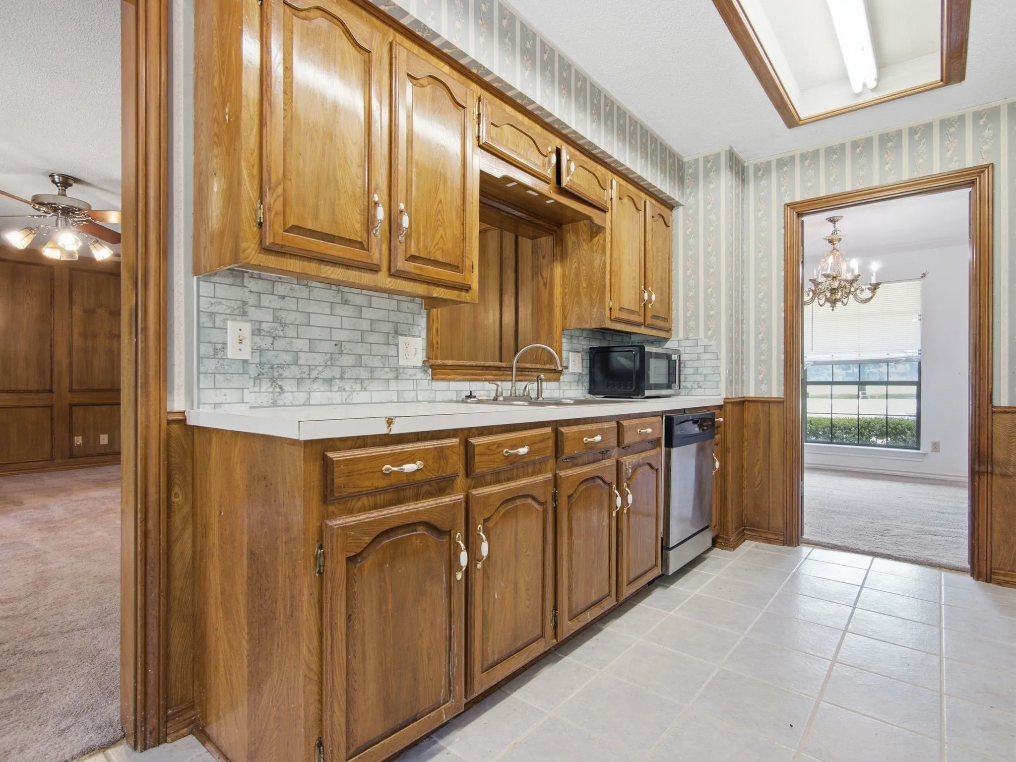 Single Family Residence For Sale in Dallas County , 316 Shadywood Lane, Seagoville, Texas 75159, 3 Bedrooms, 3 Bathrooms, 2 Garage spaces, 1,650 Sqft, built in 1981, Price $550,000, mls#21299617, Real Estate Agent in Seagoville, Homes For Sale in Dallas county, Homes For Sale in Seagoville, Realtor in Seagoville Texas, Real Estate Brokerage Independent Realty Texas, Luminita Cordes Realtor