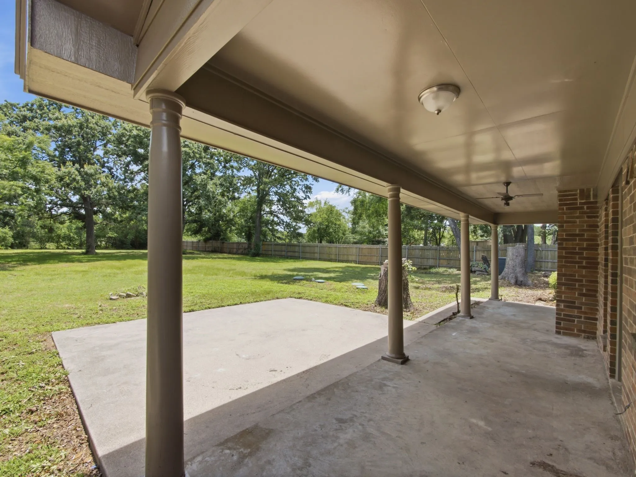 Single Family Residence For Sale in Dallas County , 316 Shadywood Lane, Seagoville, Texas 75159, 3 Bedrooms, 3 Bathrooms, 2 Garage spaces, 1,650 Sqft, built in 1981, Price $550,000, mls#21299617, Real Estate Agent in Seagoville, Homes For Sale in Dallas county, Homes For Sale in Seagoville, Realtor in Seagoville Texas, Real Estate Brokerage Independent Realty Texas, Luminita Cordes Realtor