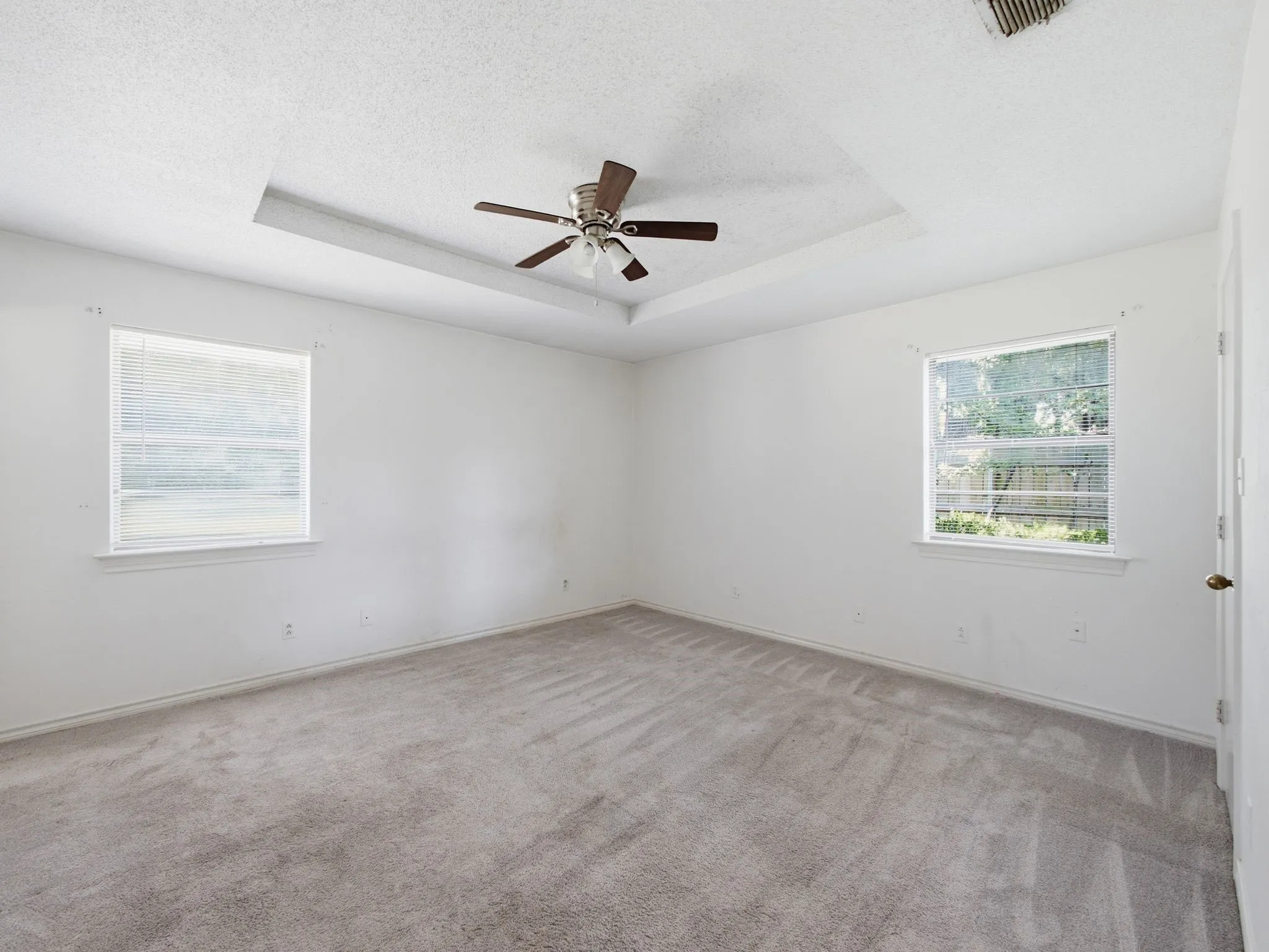 Single Family Residence For Sale in Dallas County , 316 Shadywood Lane, Seagoville, Texas 75159, 3 Bedrooms, 3 Bathrooms, 2 Garage spaces, 1,650 Sqft, built in 1981, Price $550,000, mls#21299617, Real Estate Agent in Seagoville, Homes For Sale in Dallas county, Homes For Sale in Seagoville, Realtor in Seagoville Texas, Real Estate Brokerage Independent Realty Texas, Luminita Cordes Realtor