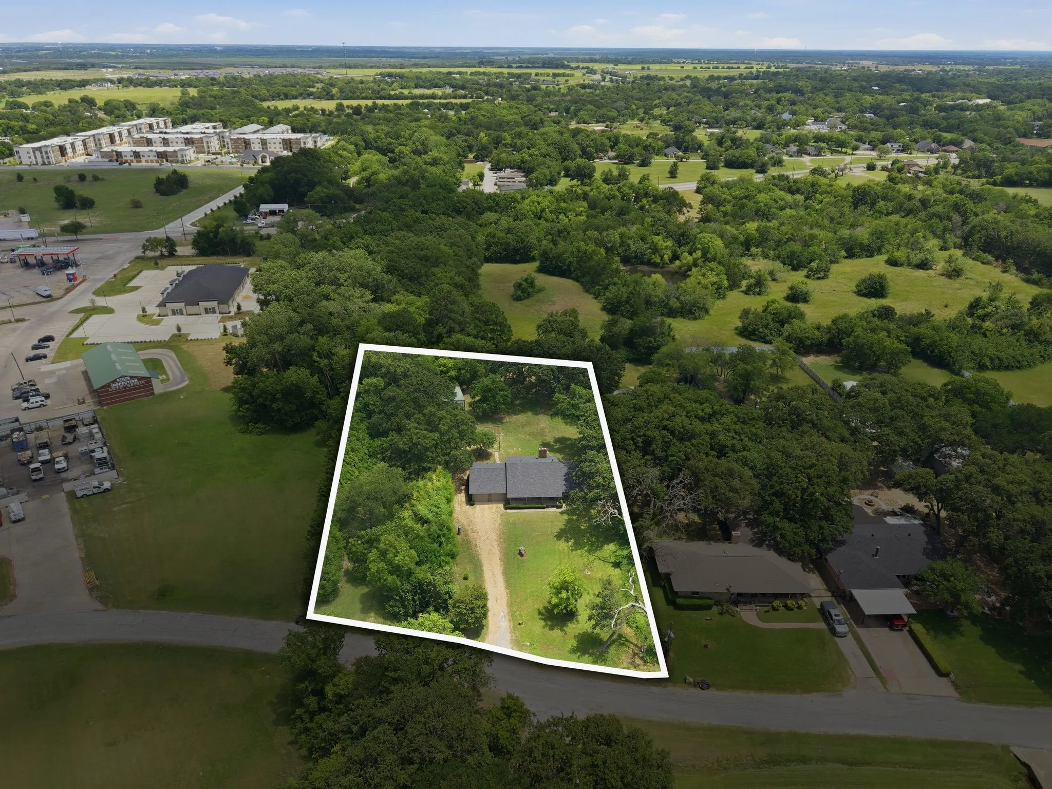 Single Family Residence For Sale in Dallas County , 316 Shadywood Lane, Seagoville, Texas 75159, 3 Bedrooms, 3 Bathrooms, 2 Garage spaces, 1,650 Sqft, built in 1981, Price $550,000, mls#21299617, Real Estate Agent in Seagoville, Homes For Sale in Dallas county, Homes For Sale in Seagoville, Realtor in Seagoville Texas, Real Estate Brokerage Independent Realty Texas, Luminita Cordes Realtor