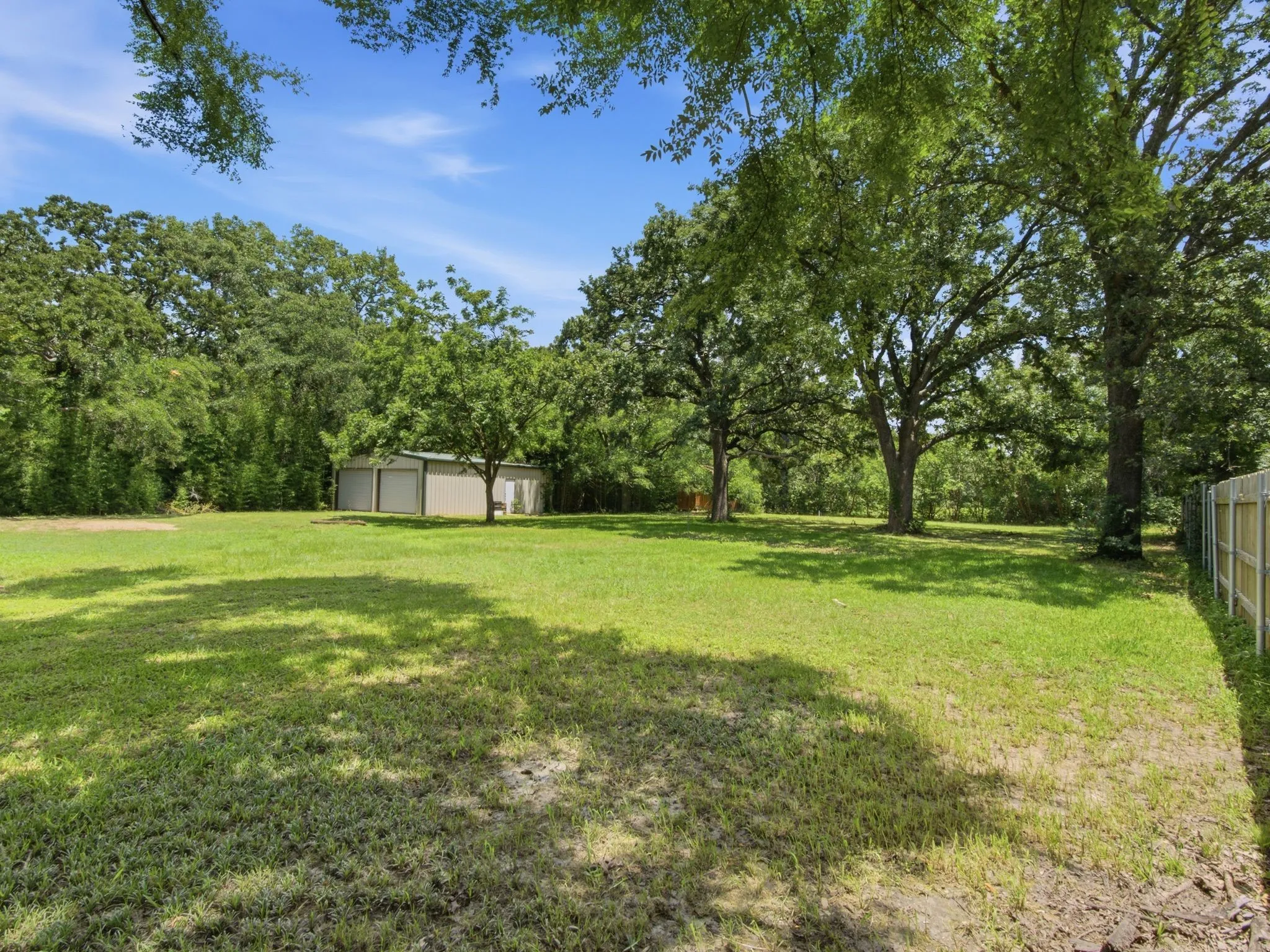 Single Family Residence For Sale in Dallas County , 316 Shadywood Lane, Seagoville, Texas 75159, 3 Bedrooms, 3 Bathrooms, 2 Garage spaces, 1,650 Sqft, built in 1981, Price $550,000, mls#21299617, Real Estate Agent in Seagoville, Homes For Sale in Dallas county, Homes For Sale in Seagoville, Realtor in Seagoville Texas, Real Estate Brokerage Independent Realty Texas, Luminita Cordes Realtor