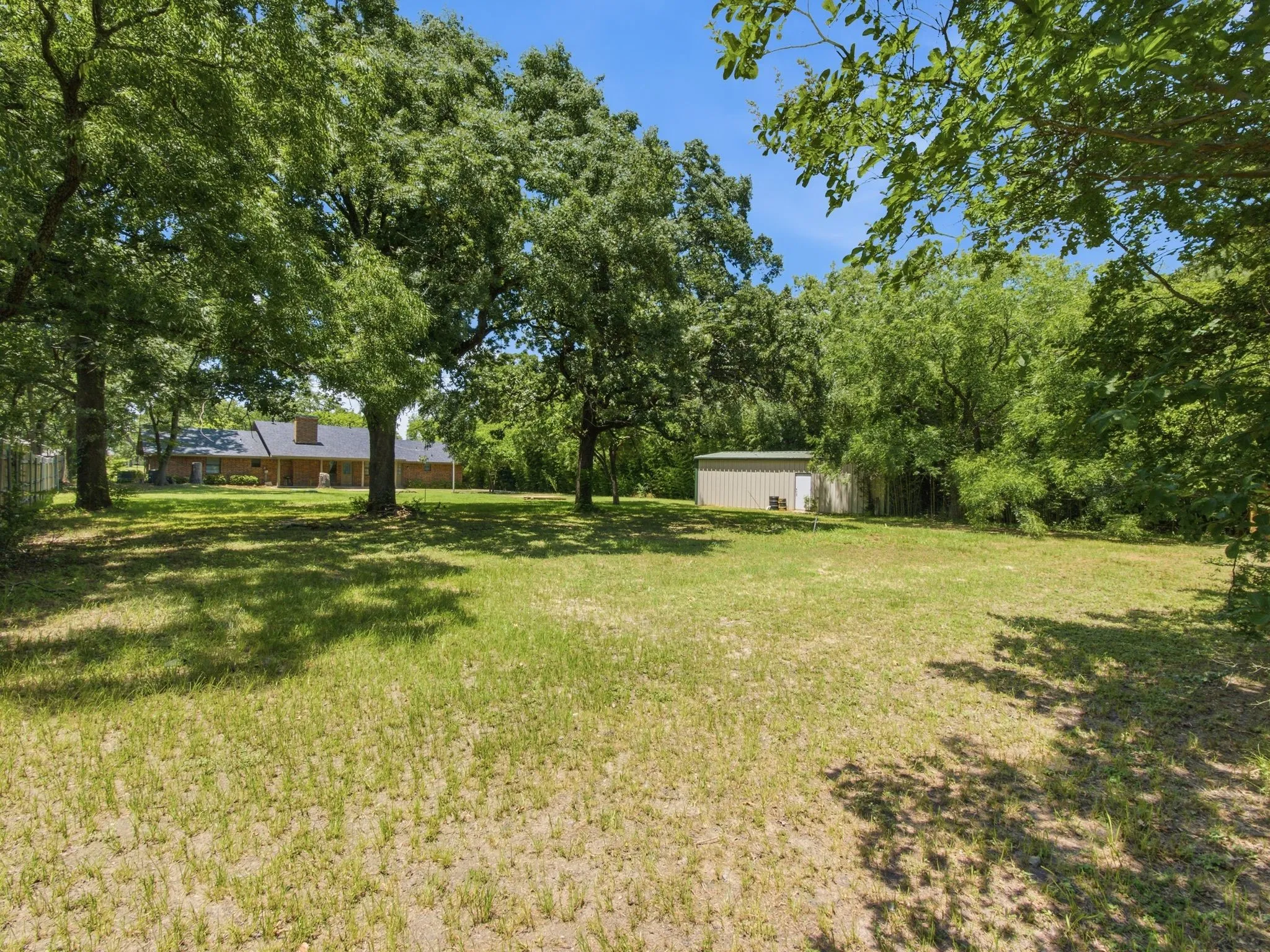 Single Family Residence For Sale in Dallas County , 316 Shadywood Lane, Seagoville, Texas 75159, 3 Bedrooms, 3 Bathrooms, 2 Garage spaces, 1,650 Sqft, built in 1981, Price $550,000, mls#21299617, Real Estate Agent in Seagoville, Homes For Sale in Dallas county, Homes For Sale in Seagoville, Realtor in Seagoville Texas, Real Estate Brokerage Independent Realty Texas, Luminita Cordes Realtor
