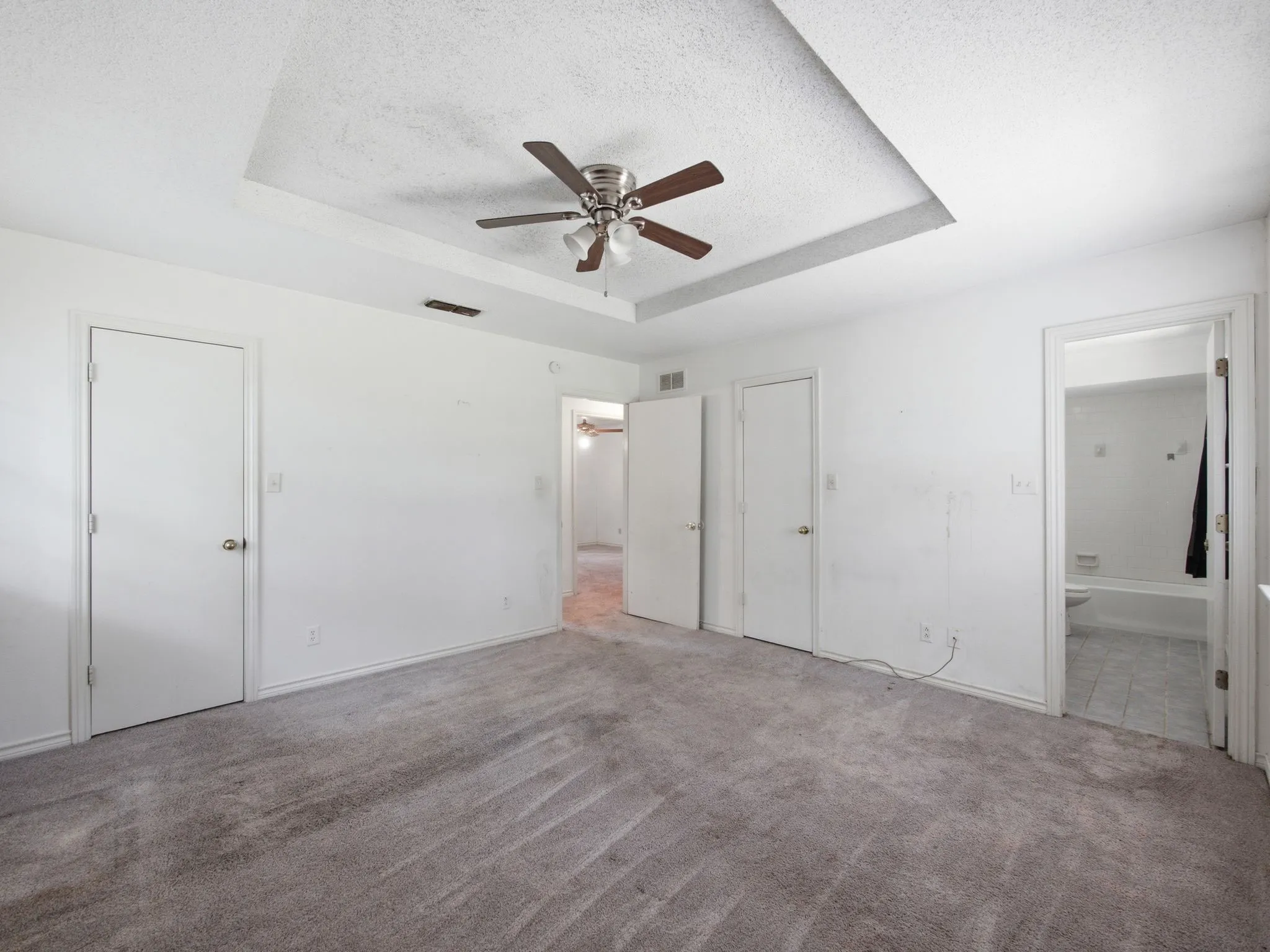 Single Family Residence For Sale in Dallas County , 316 Shadywood Lane, Seagoville, Texas 75159, 3 Bedrooms, 3 Bathrooms, 2 Garage spaces, 1,650 Sqft, built in 1981, Price $550,000, mls#21299617, Real Estate Agent in Seagoville, Homes For Sale in Dallas county, Homes For Sale in Seagoville, Realtor in Seagoville Texas, Real Estate Brokerage Independent Realty Texas, Luminita Cordes Realtor