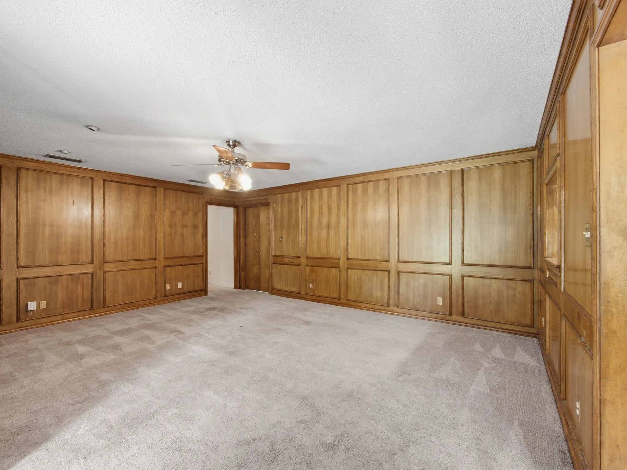 Single Family Residence For Sale in Dallas County , 316 Shadywood Lane, Seagoville, Texas 75159, 3 Bedrooms, 3 Bathrooms, 2 Garage spaces, 1,650 Sqft, built in 1981, Price $550,000, mls#21299617, Real Estate Agent in Seagoville, Homes For Sale in Dallas county, Homes For Sale in Seagoville, Realtor in Seagoville Texas, Real Estate Brokerage Independent Realty Texas, Luminita Cordes Realtor
