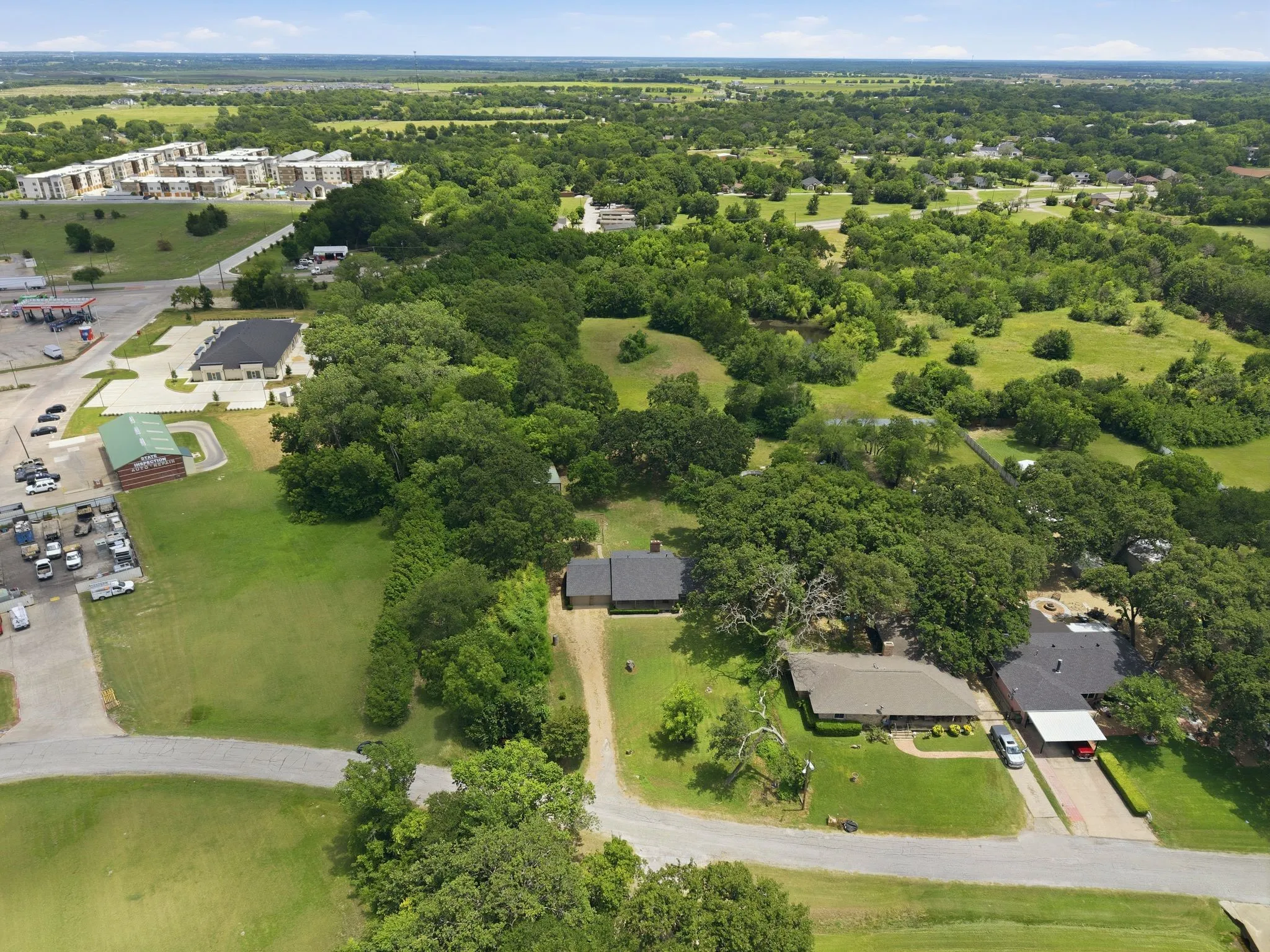 Single Family Residence For Sale in Dallas County , 316 Shadywood Lane, Seagoville, Texas 75159, 3 Bedrooms, 3 Bathrooms, 2 Garage spaces, 1,650 Sqft, built in 1981, Price $550,000, mls#21299617, Real Estate Agent in Seagoville, Homes For Sale in Dallas county, Homes For Sale in Seagoville, Realtor in Seagoville Texas, Real Estate Brokerage Independent Realty Texas, Luminita Cordes Realtor
