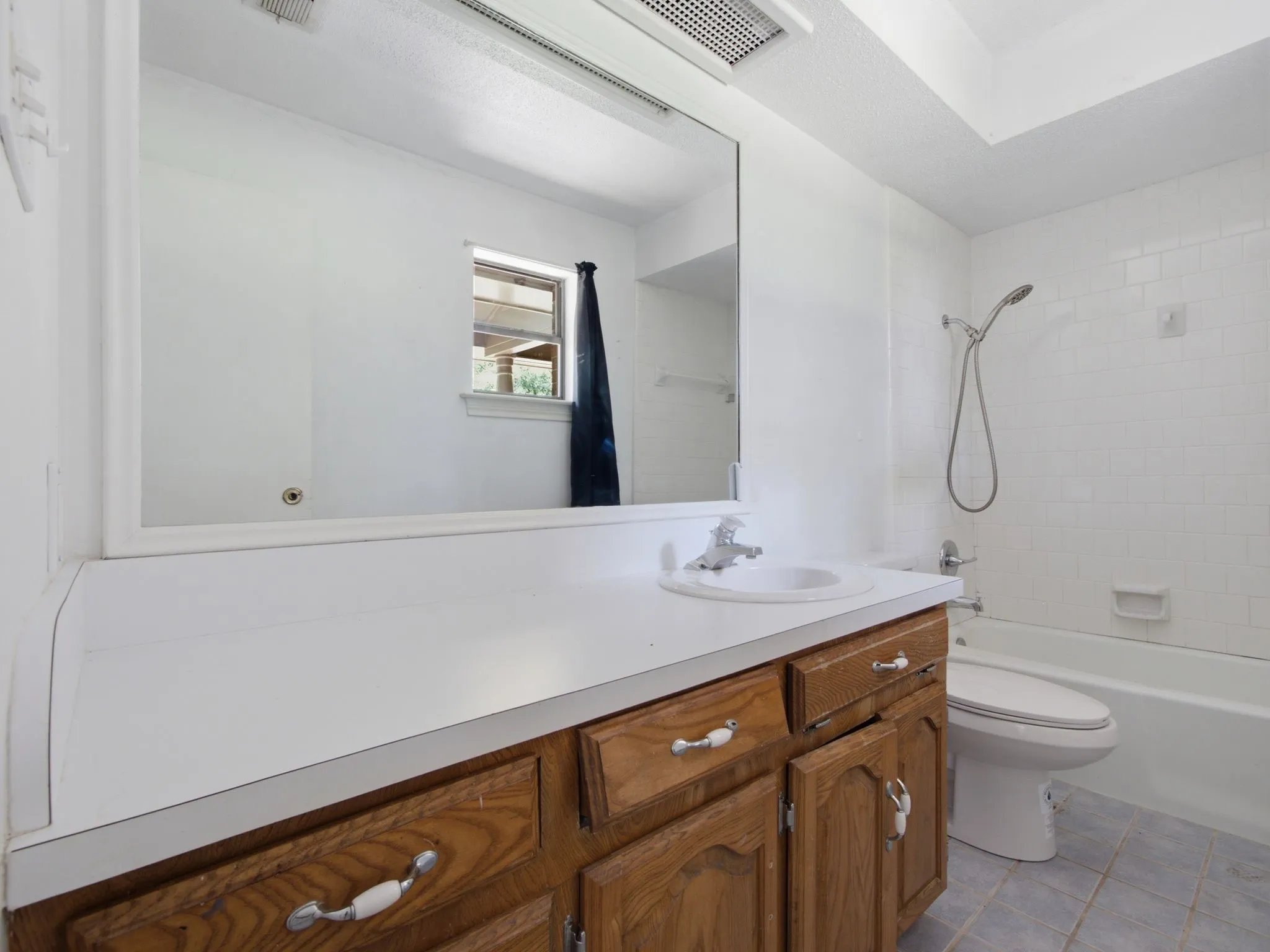 Single Family Residence For Sale in Dallas County , 316 Shadywood Lane, Seagoville, Texas 75159, 3 Bedrooms, 3 Bathrooms, 2 Garage spaces, 1,650 Sqft, built in 1981, Price $550,000, mls#21299617, Real Estate Agent in Seagoville, Homes For Sale in Dallas county, Homes For Sale in Seagoville, Realtor in Seagoville Texas, Real Estate Brokerage Independent Realty Texas, Luminita Cordes Realtor