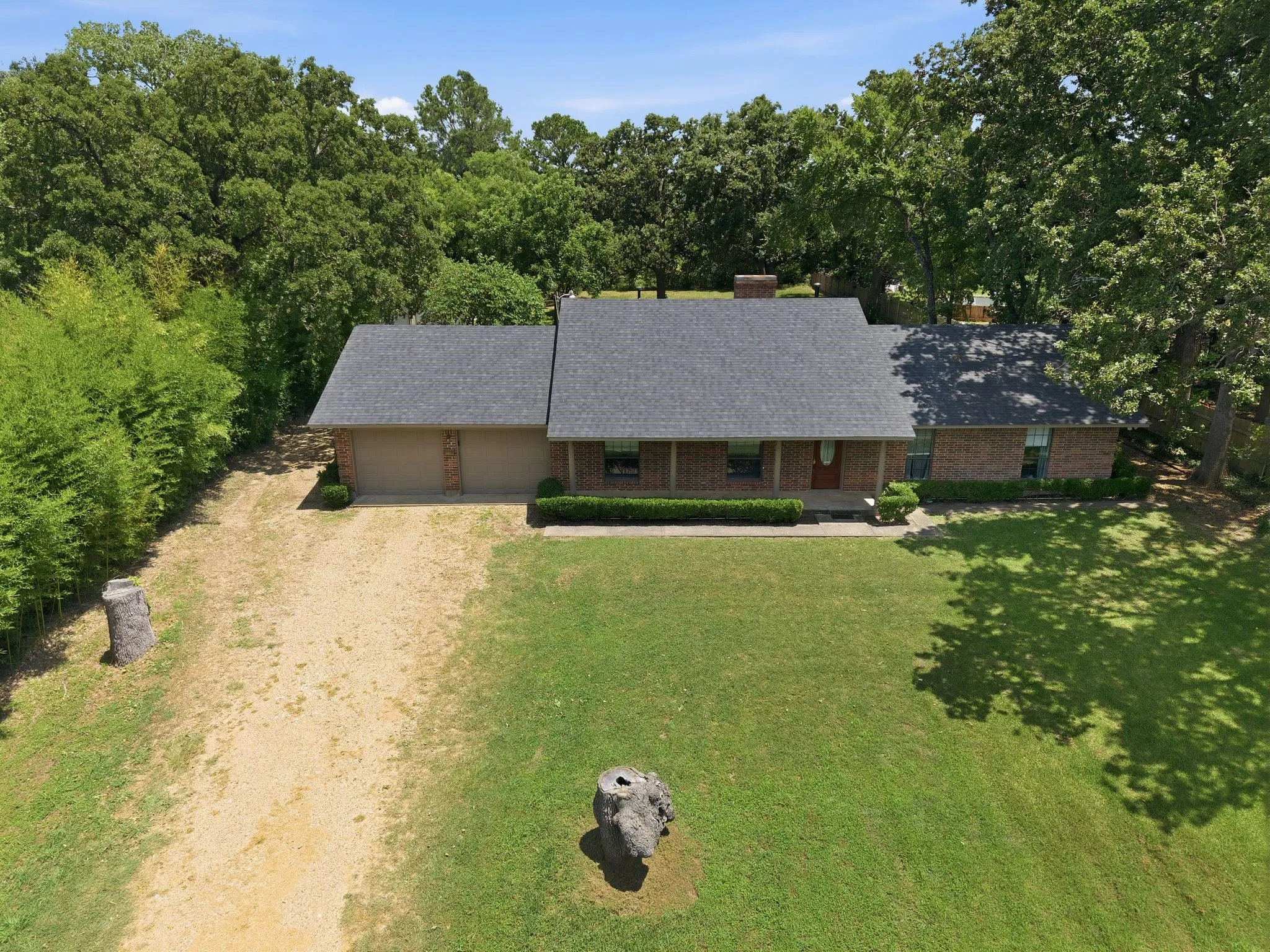 Single Family Residence For Sale in Dallas County , 316 Shadywood Lane, Seagoville, Texas 75159, 3 Bedrooms, 3 Bathrooms, 2 Garage spaces, 1,650 Sqft, built in 1981, Price $550,000, mls#21299617, Real Estate Agent in Seagoville, Homes For Sale in Dallas county, Homes For Sale in Seagoville, Realtor in Seagoville Texas, Real Estate Brokerage Independent Realty Texas, Luminita Cordes Realtor