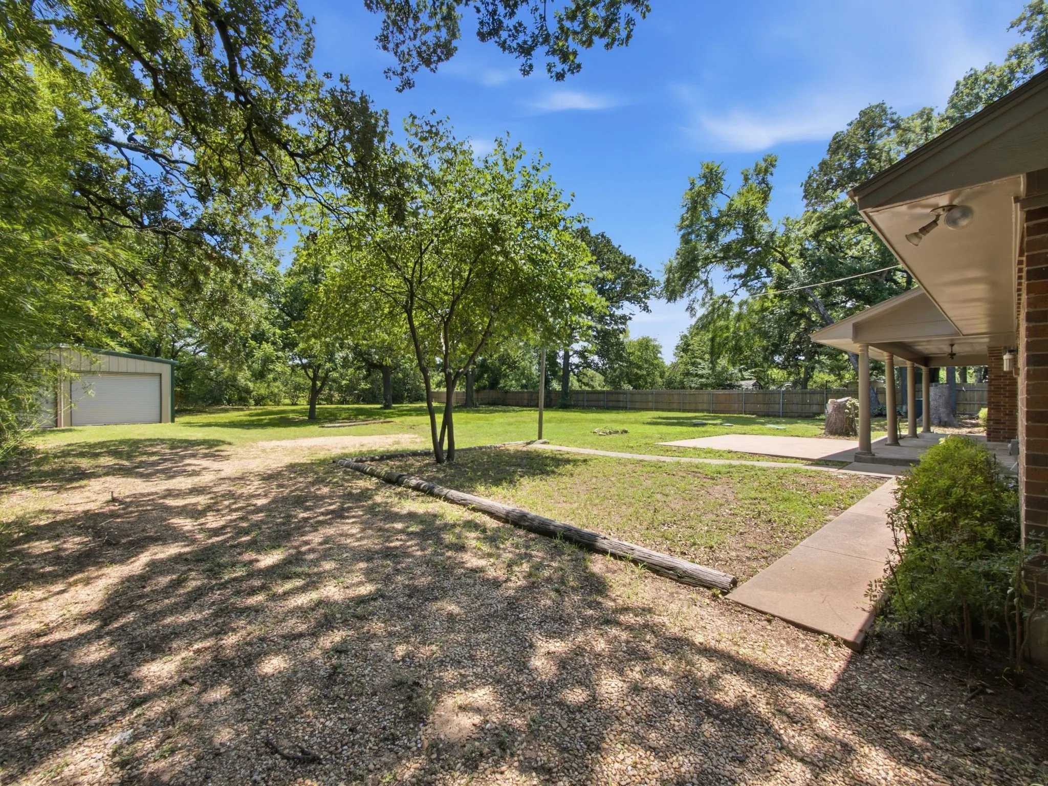 Single Family Residence For Sale in Dallas County , 316 Shadywood Lane, Seagoville, Texas 75159, 3 Bedrooms, 3 Bathrooms, 2 Garage spaces, 1,650 Sqft, built in 1981, Price $550,000, mls#21299617, Real Estate Agent in Seagoville, Homes For Sale in Dallas county, Homes For Sale in Seagoville, Realtor in Seagoville Texas, Real Estate Brokerage Independent Realty Texas, Luminita Cordes Realtor
