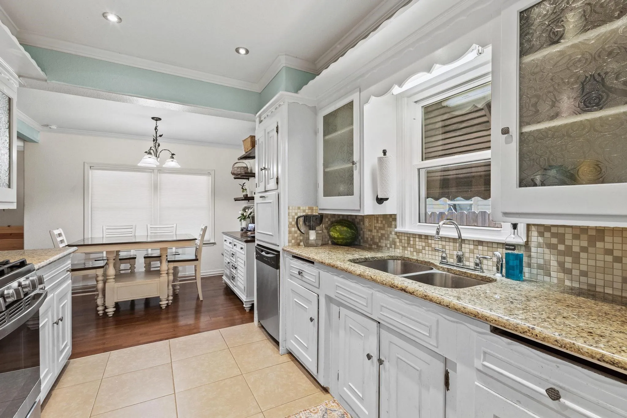 Dinning area is right off the kitchen to make it easy to move around the kitchen and have your meals