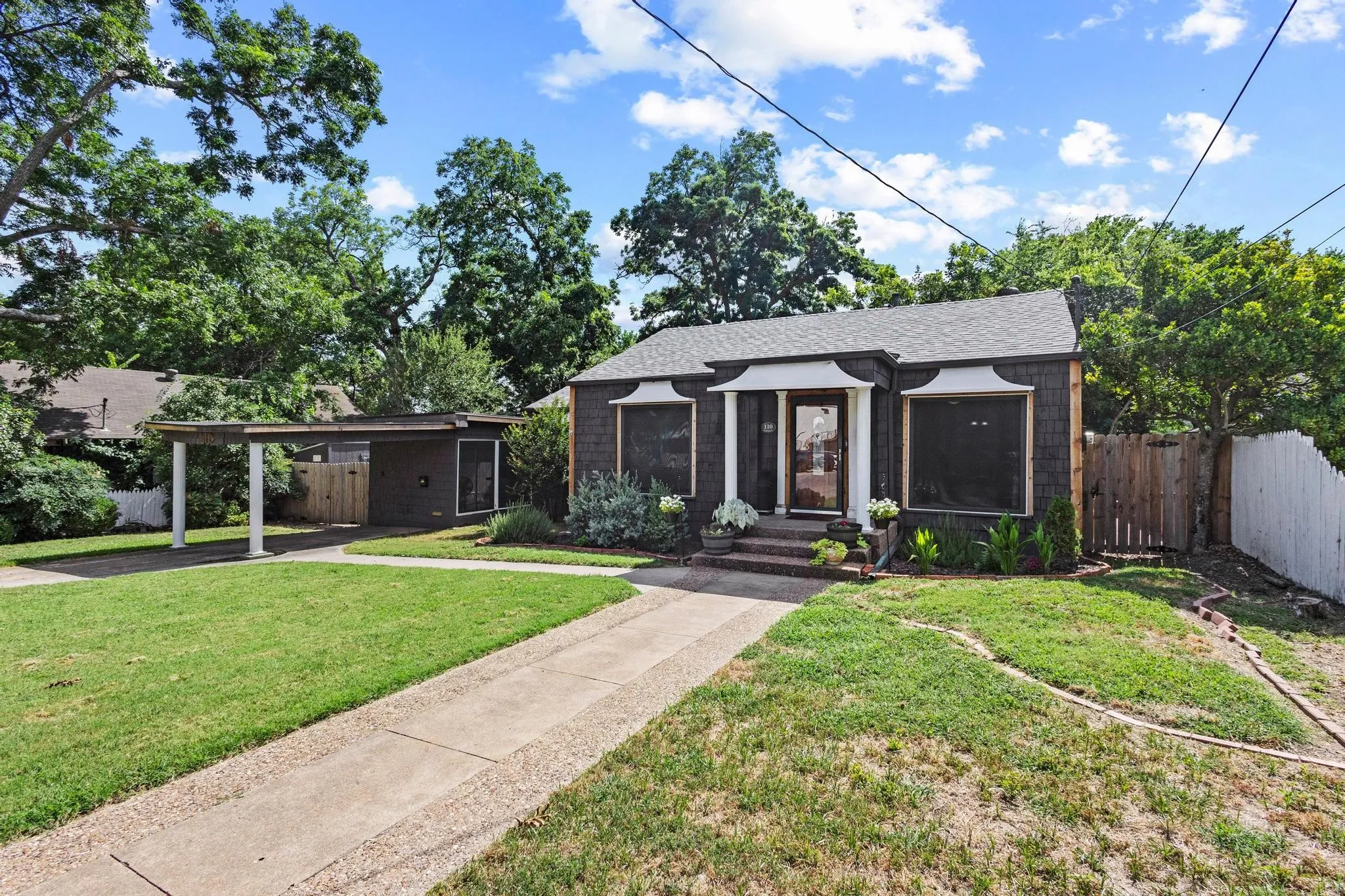 Single Family Residence For Sale in Grayson County , 110 S Binkley Street, Sherman, Texas 75092, 2 Bedroom, 2 Bathroom, Garage spaces, 1,764 Sqft, built in 1946, mls#21303429, Real Estate Agent in Sherman, Homes For Sale in Grayson county, Homes For Sale in Sherman, Realtor in Sherman Texas, Real Estate Brokerage Independent Realty Texas, Luminita Cordes Realtor