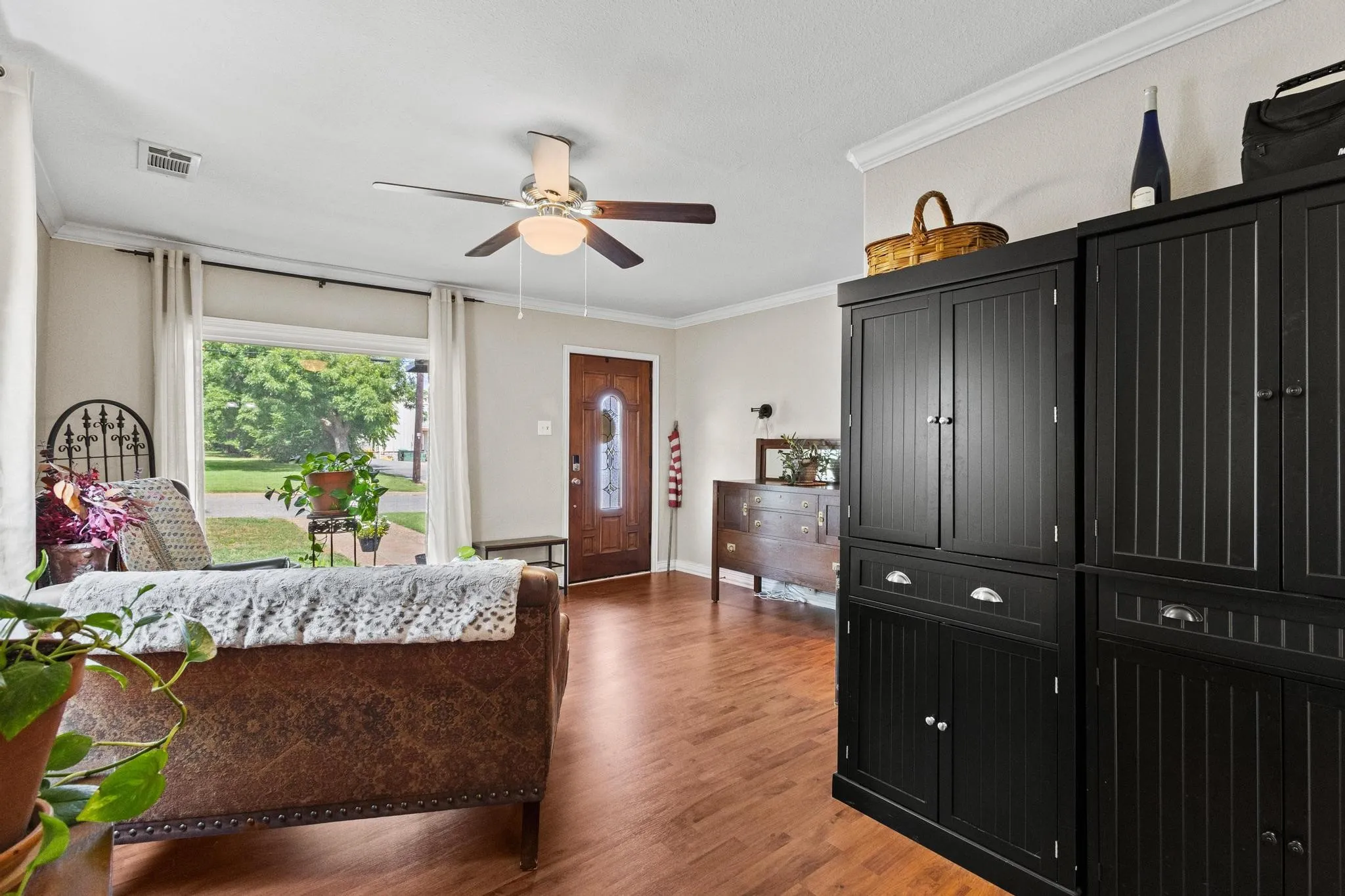 Single Family Residence For Sale in Grayson County , 110 S Binkley Street, Sherman, Texas 75092, 2 Bedroom, 2 Bathroom, Garage spaces, 1,764 Sqft, built in 1946, mls#21303429, Real Estate Agent in Sherman, Homes For Sale in Grayson county, Homes For Sale in Sherman, Realtor in Sherman Texas, Real Estate Brokerage Independent Realty Texas, Luminita Cordes Realtor