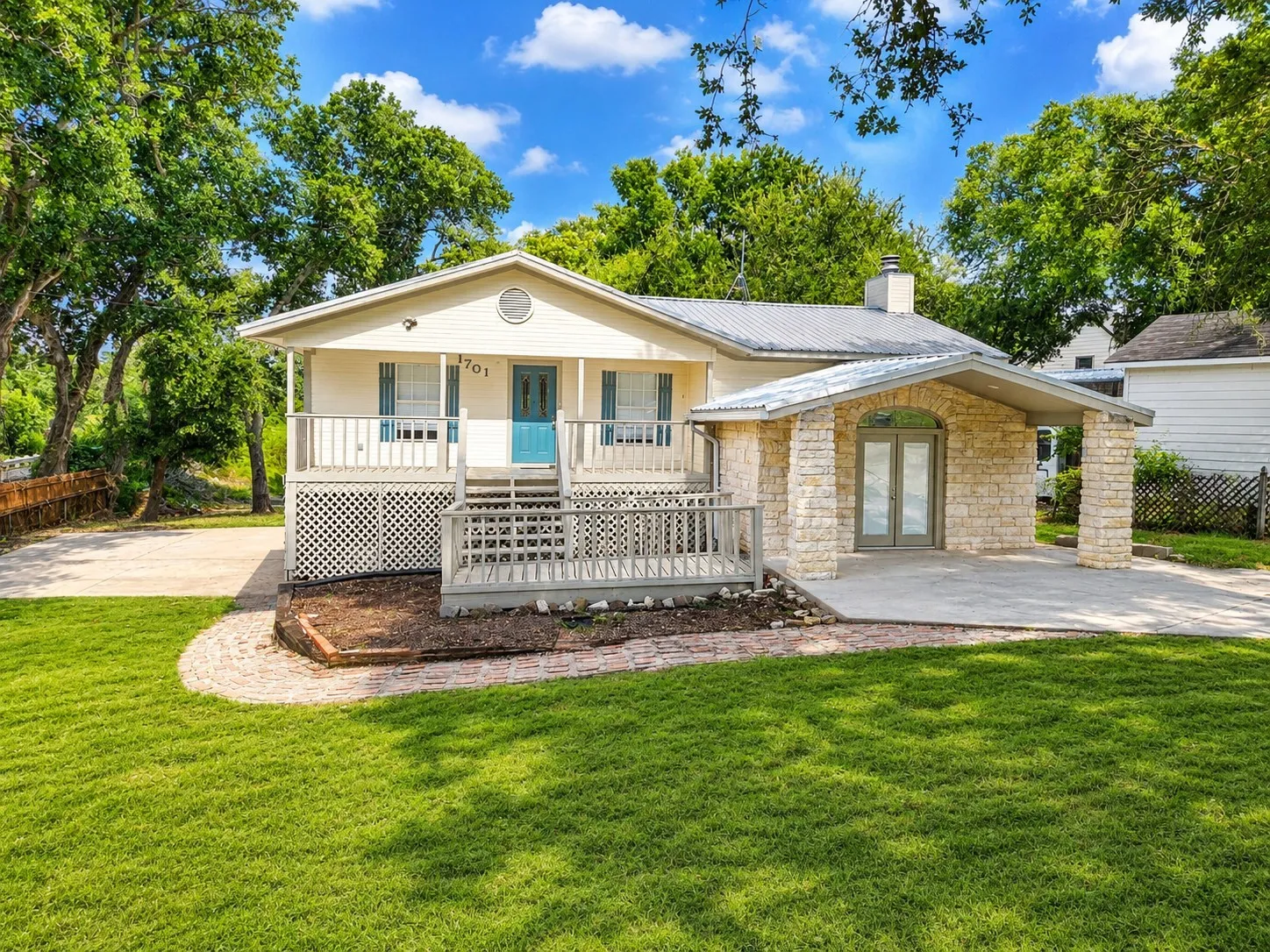 Single Family Residence For Rent in Parker County , 1701 E Lake Drive, Weatherford, Texas 76087, 3 Bedroom, 3 Bathroom, 2 Garage spaces, 1,563 Sqft, built in 0, mls#21307878, Real Estate Agent in Weatherford, Homes For Rent in Parker county, Homes For Rent in Weatherford, Realtor in Weatherford Texas, Real Estate Brokerage Independent Realty Texas, Luminita Cordes Realtor