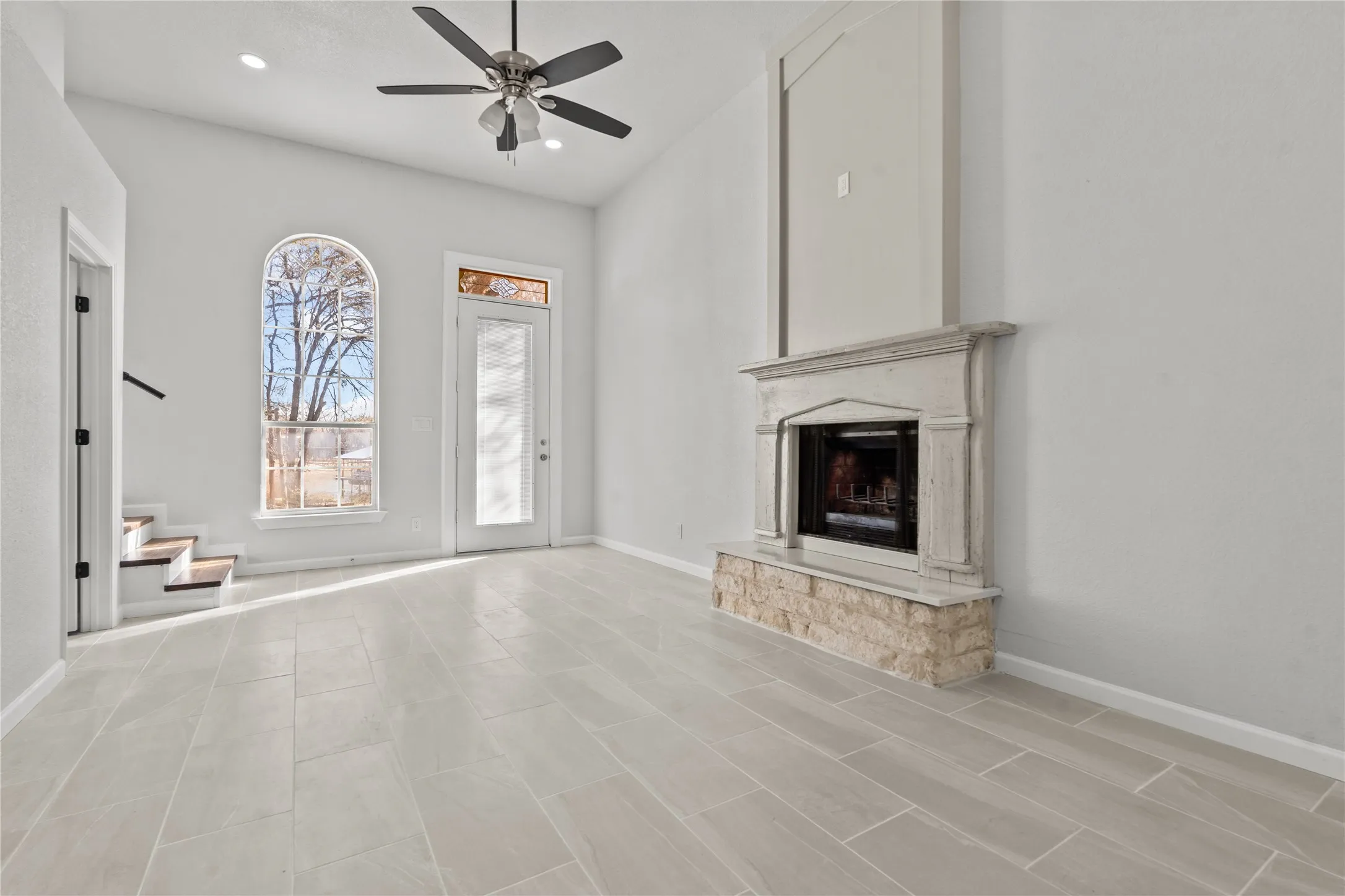 Single Family Residence For Rent in Parker County , 1701 E Lake Drive, Weatherford, Texas 76087, 3 Bedroom, 3 Bathroom, 2 Garage spaces, 1,563 Sqft, built in 0, mls#21307878, Real Estate Agent in Weatherford, Homes For Rent in Parker county, Homes For Rent in Weatherford, Realtor in Weatherford Texas, Real Estate Brokerage Independent Realty Texas, Luminita Cordes Realtor